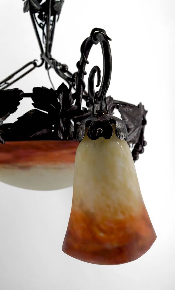 Lustre en fer forgé et pate de verre, Art Deco, Muller Freres, Circa 1920