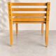 Fauteuil bas vintage en bois à lattes – design moderniste