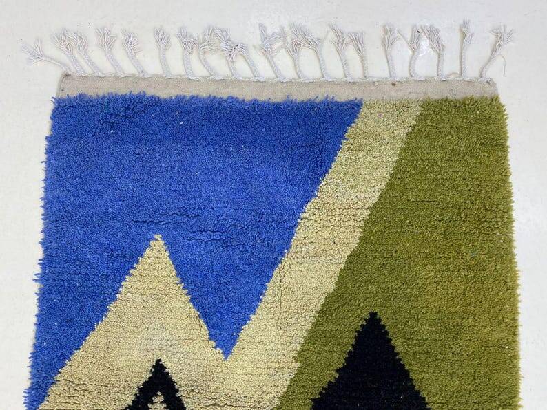 Traditional hand-woven Beni Ouraine rug, size 150 x 250 cm