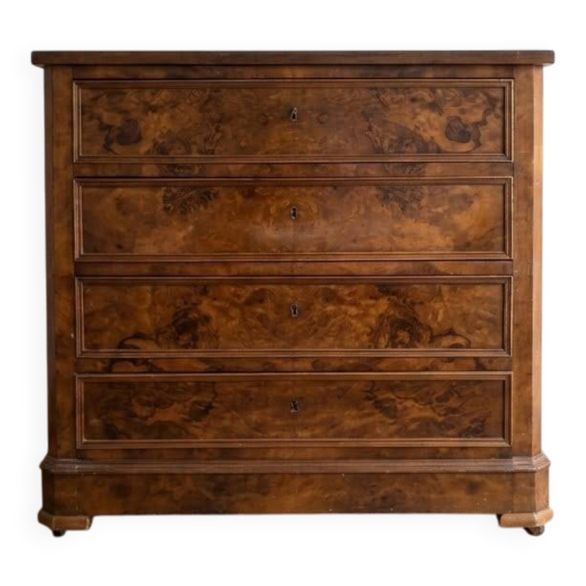 Antique walnut chest of drawers with 4 drawers.