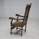 Fauteuil danois à haut dossier des années 1930, en maille, velours et bois de chêne sculpté.