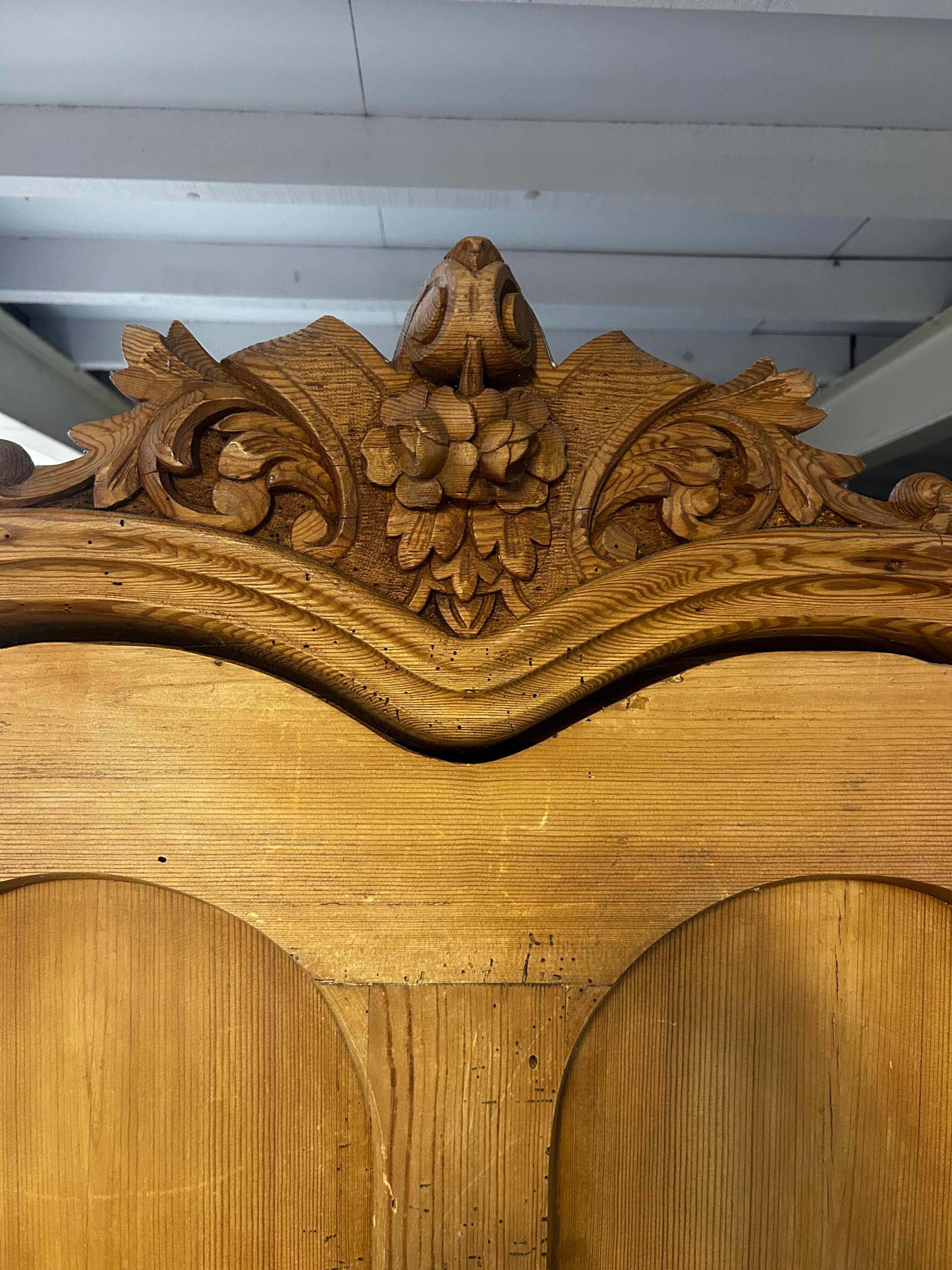 Large country pine bonnetière with carved details.