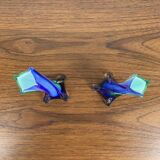 Duo de soliflores en verre soufflé de style Murano, vert et bleu