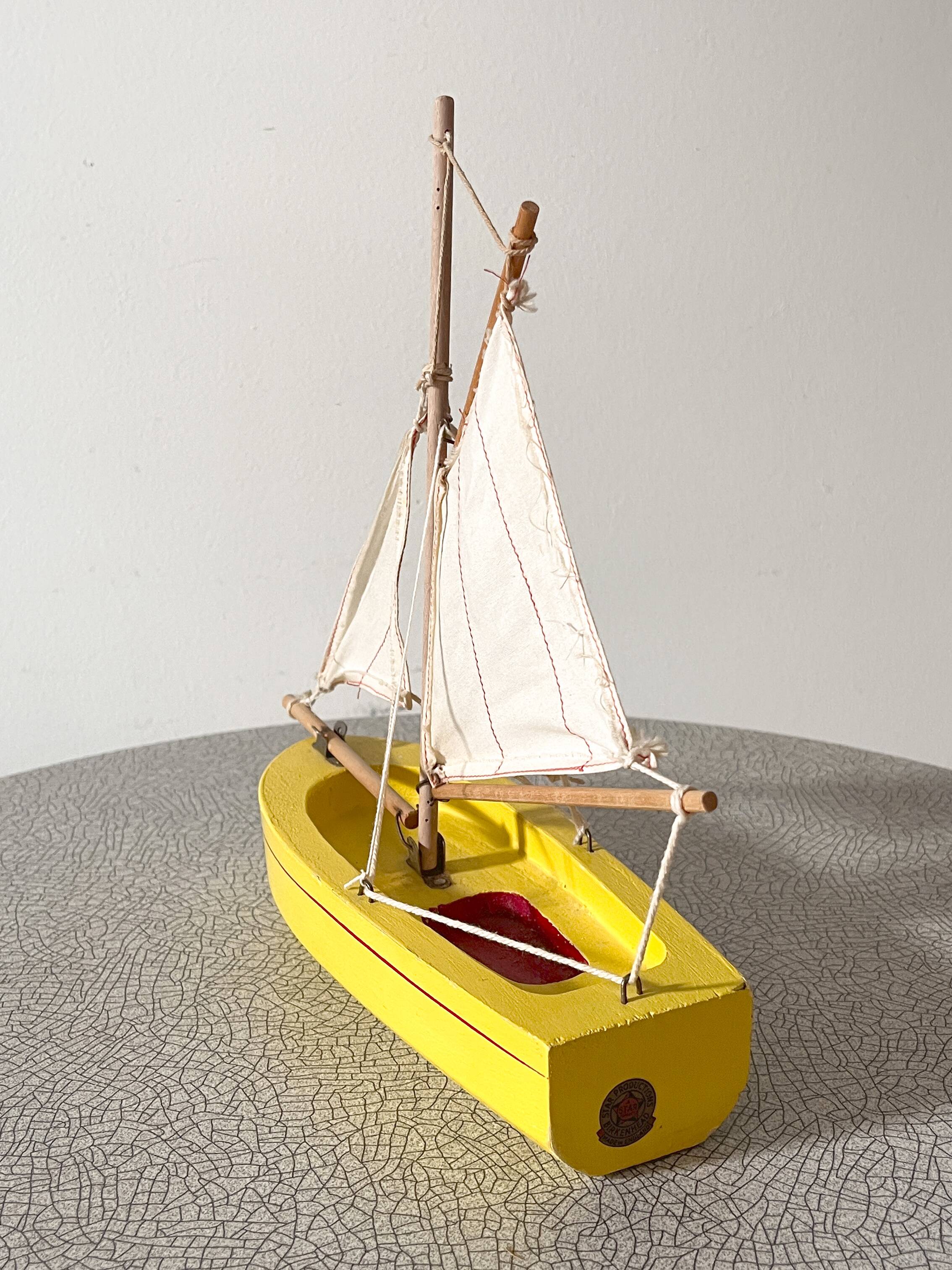 Wooden pond yacht from the English brand Star'Yacht Birkenhead.