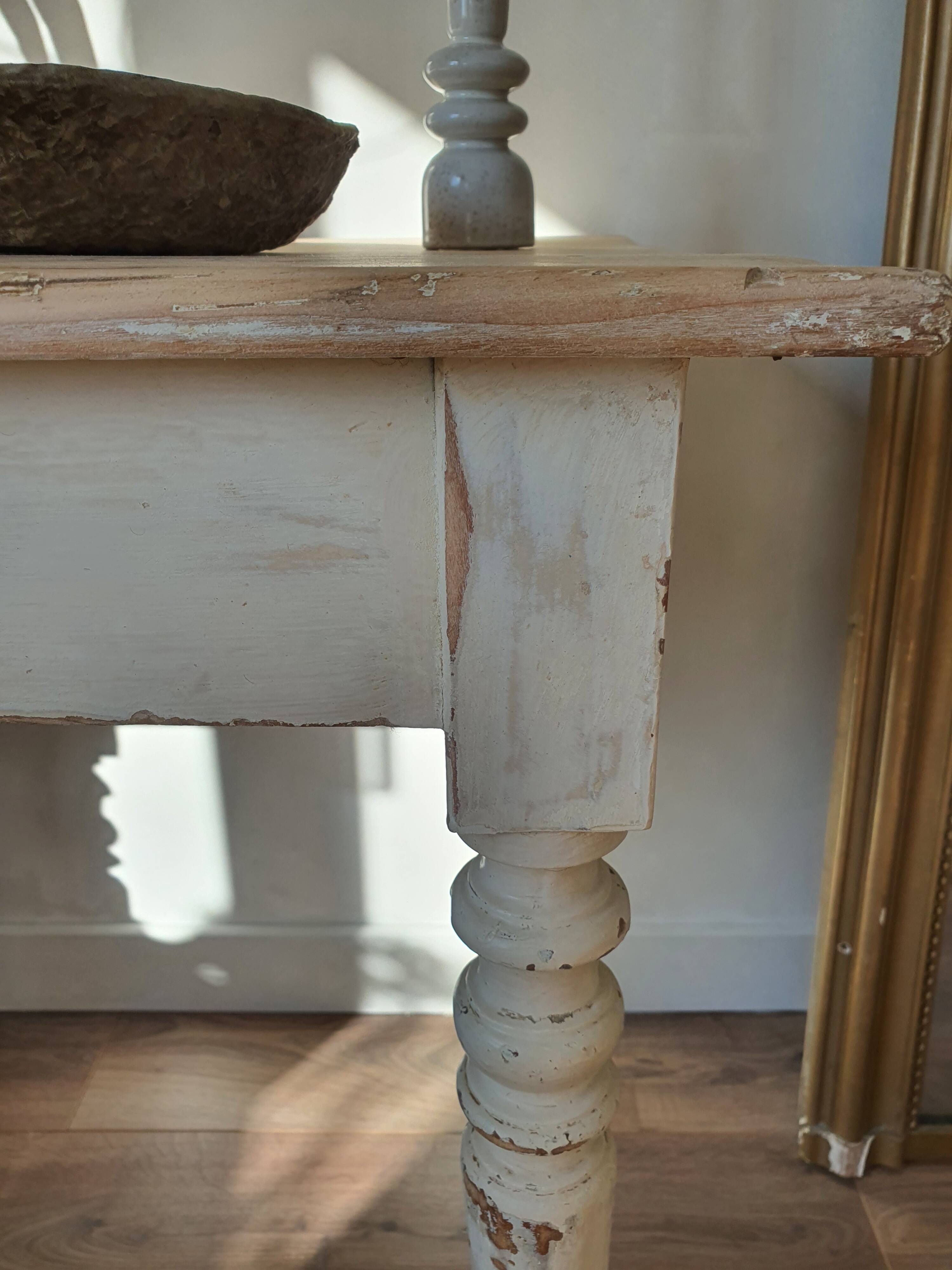 Vintage 1-drawer wooden table