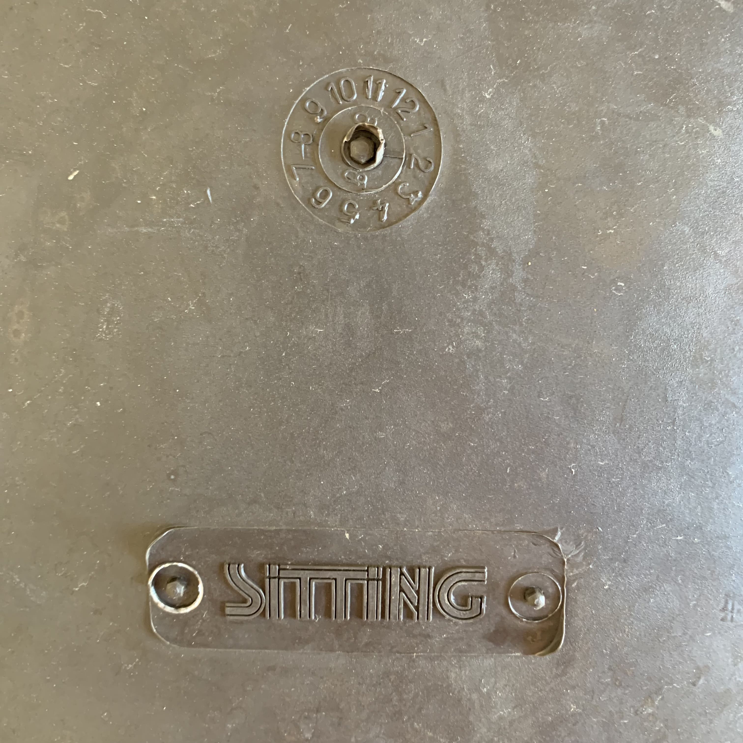 Chaise coque plastique marque Sitting