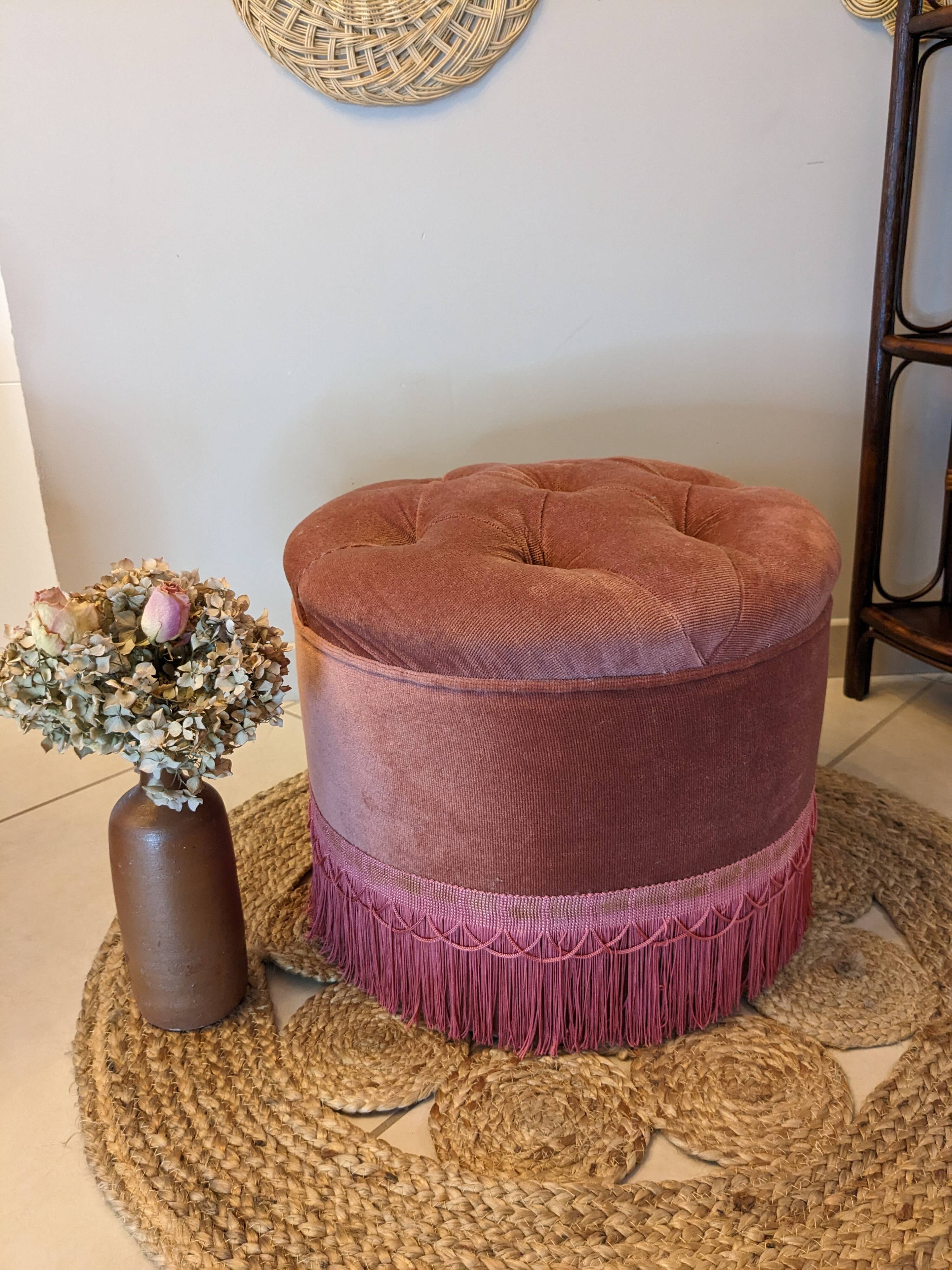 Pouf or footrest in pink velvet with fringes