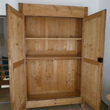 Ancienne armoire en bois massif