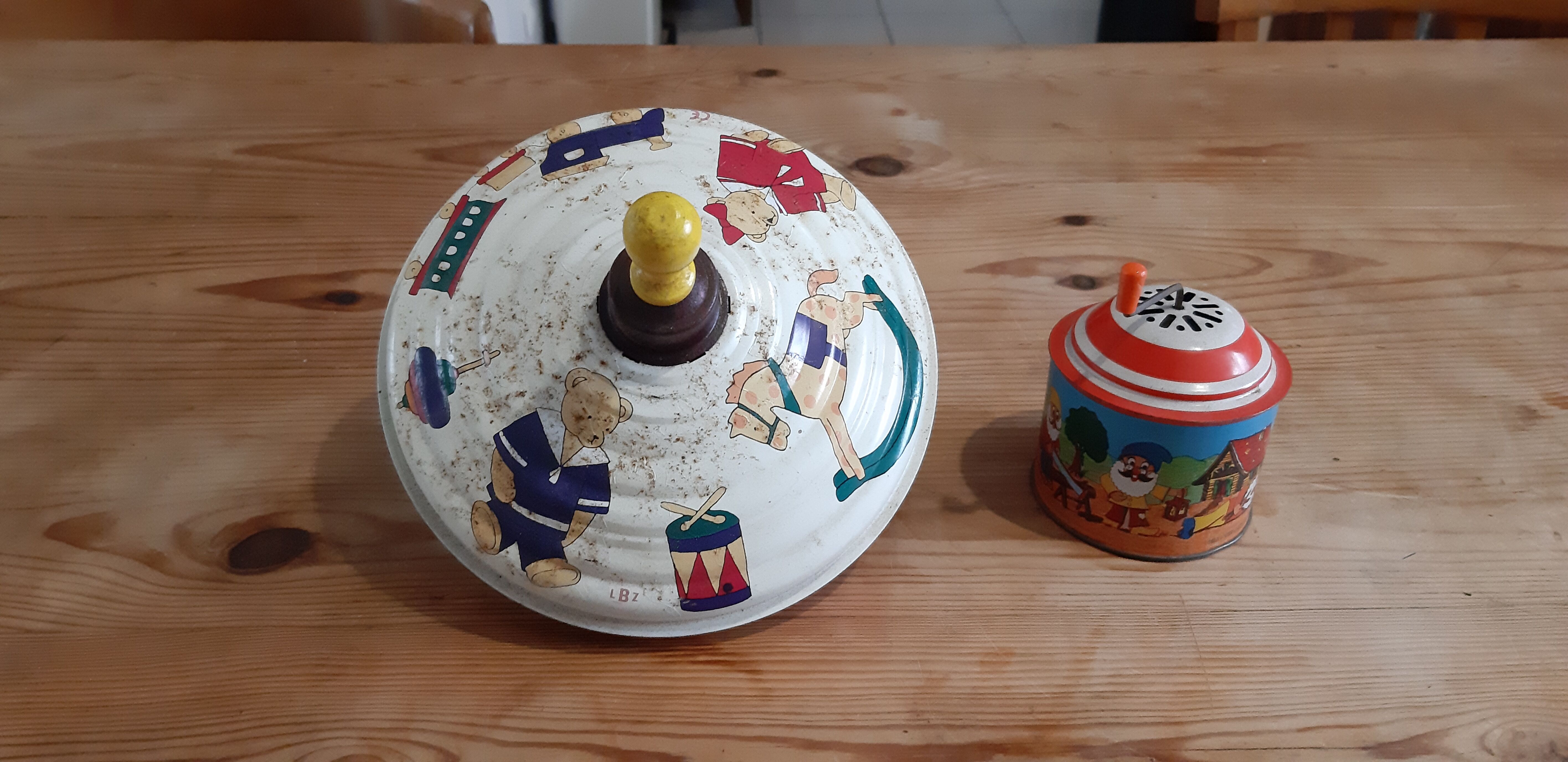 2 toys of the 50s, by Lorenz Bolz