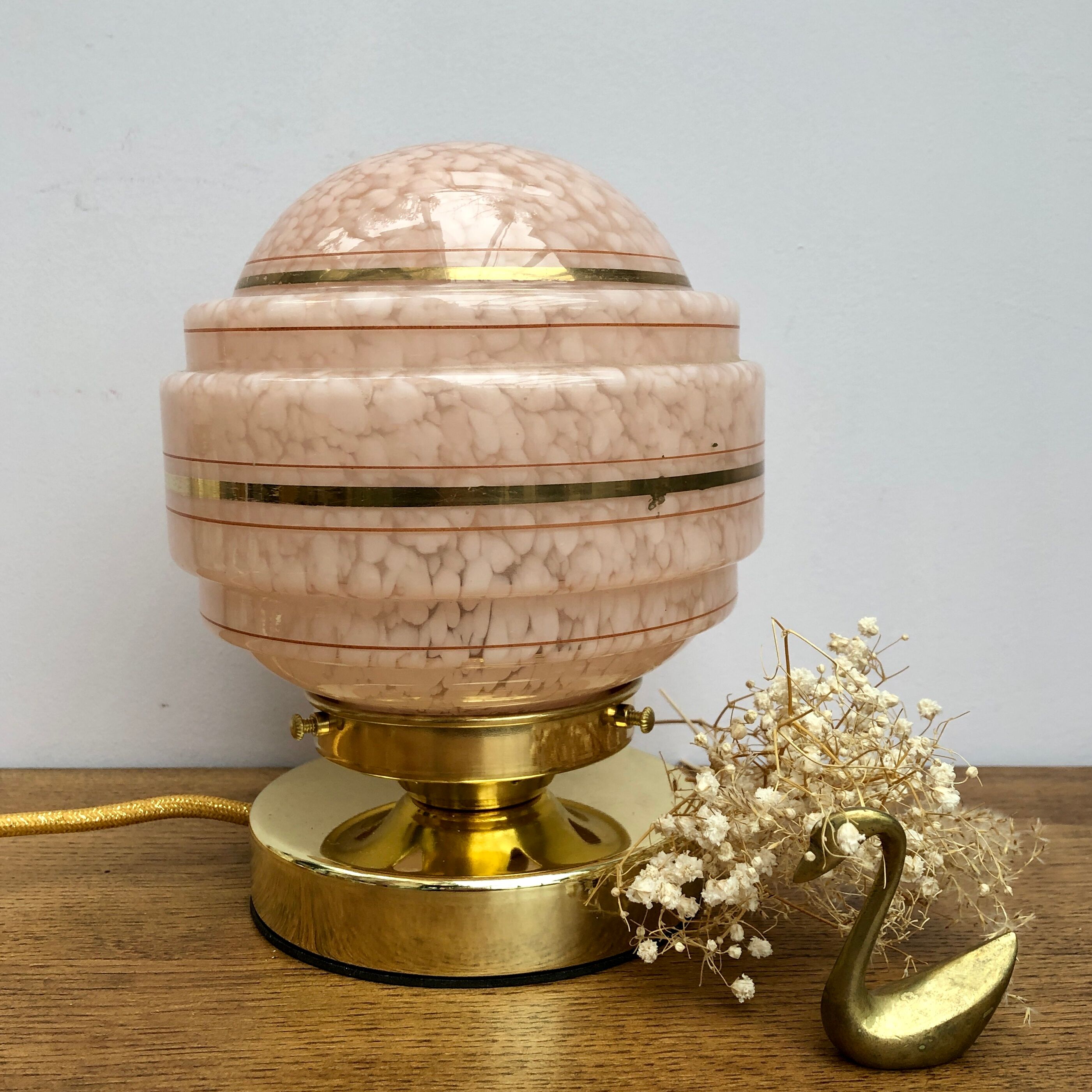 Vintage globe-laying lamp