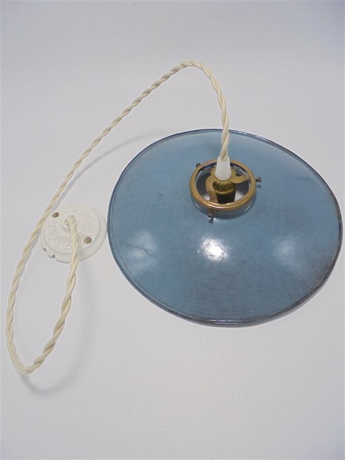 Enamelled sheet metal suspension