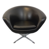 Vintage Scandinavian swivel chair in faux leather and chrome from the 1970s.