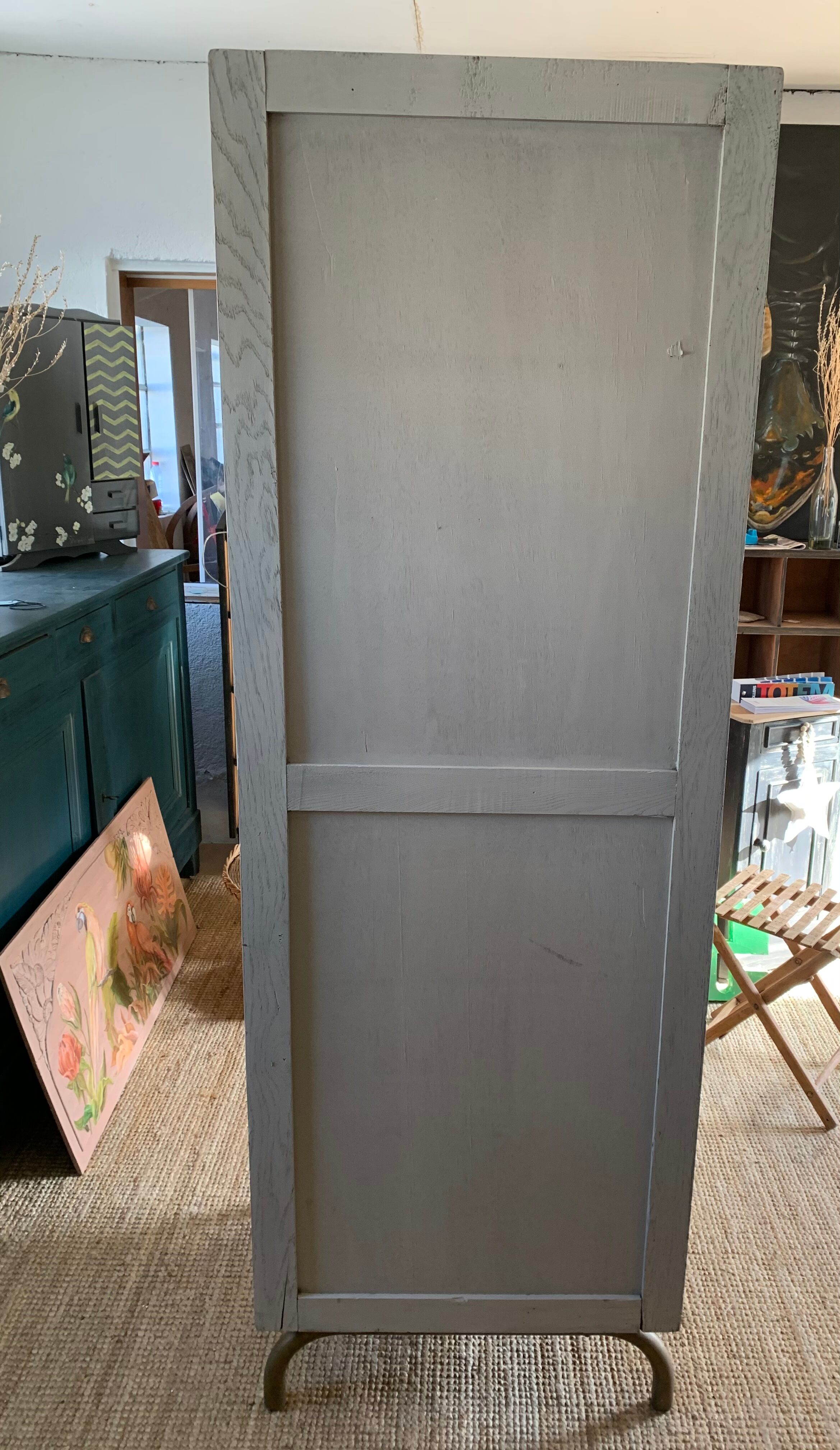 Boarding locker room