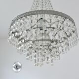 Balloon chandelier with pendants