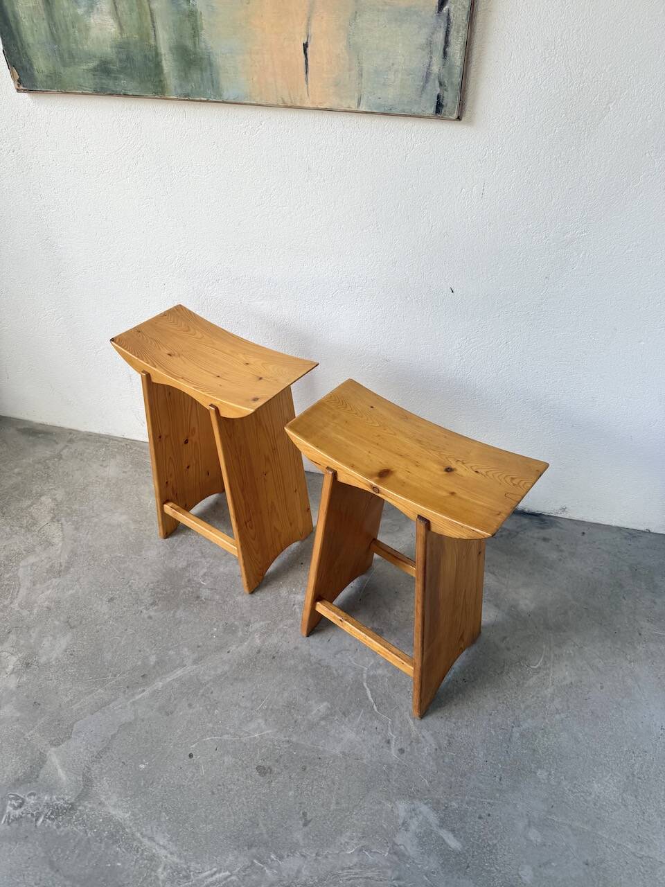 Scandinavian pine stools with Japanese inspiration.