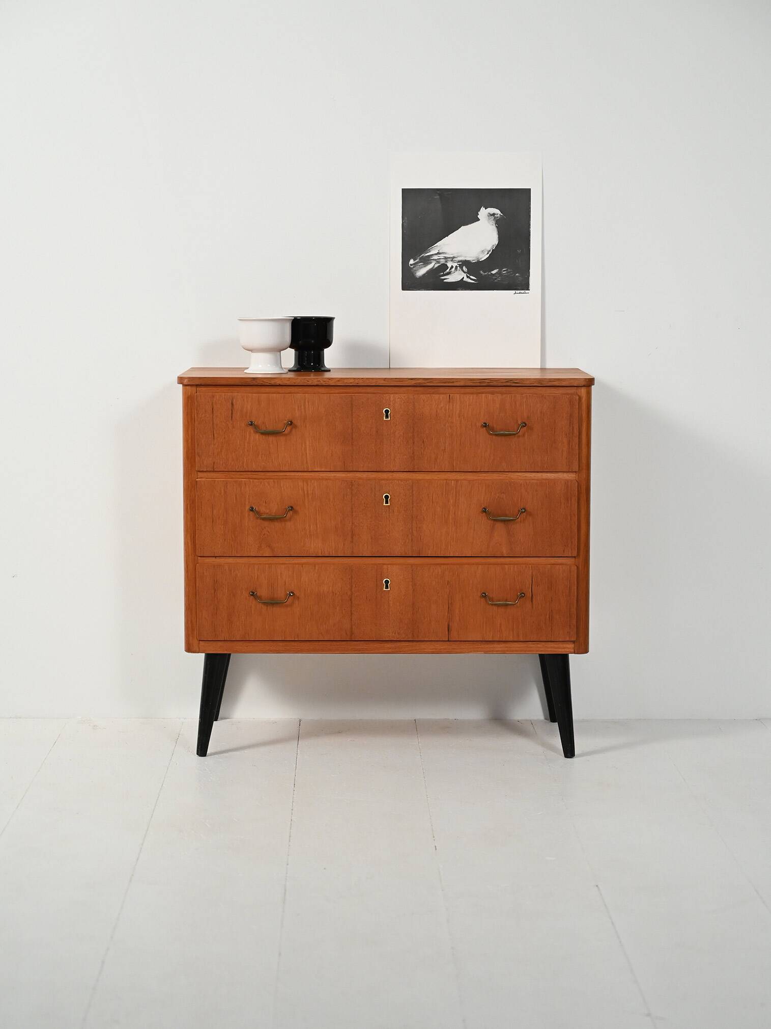 Commode scandinave en teck avec pieds noirs