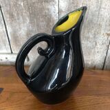 Ancien pichet en porcelaine émaillée noir ,reflets bleus, intérieur jaune, 1950