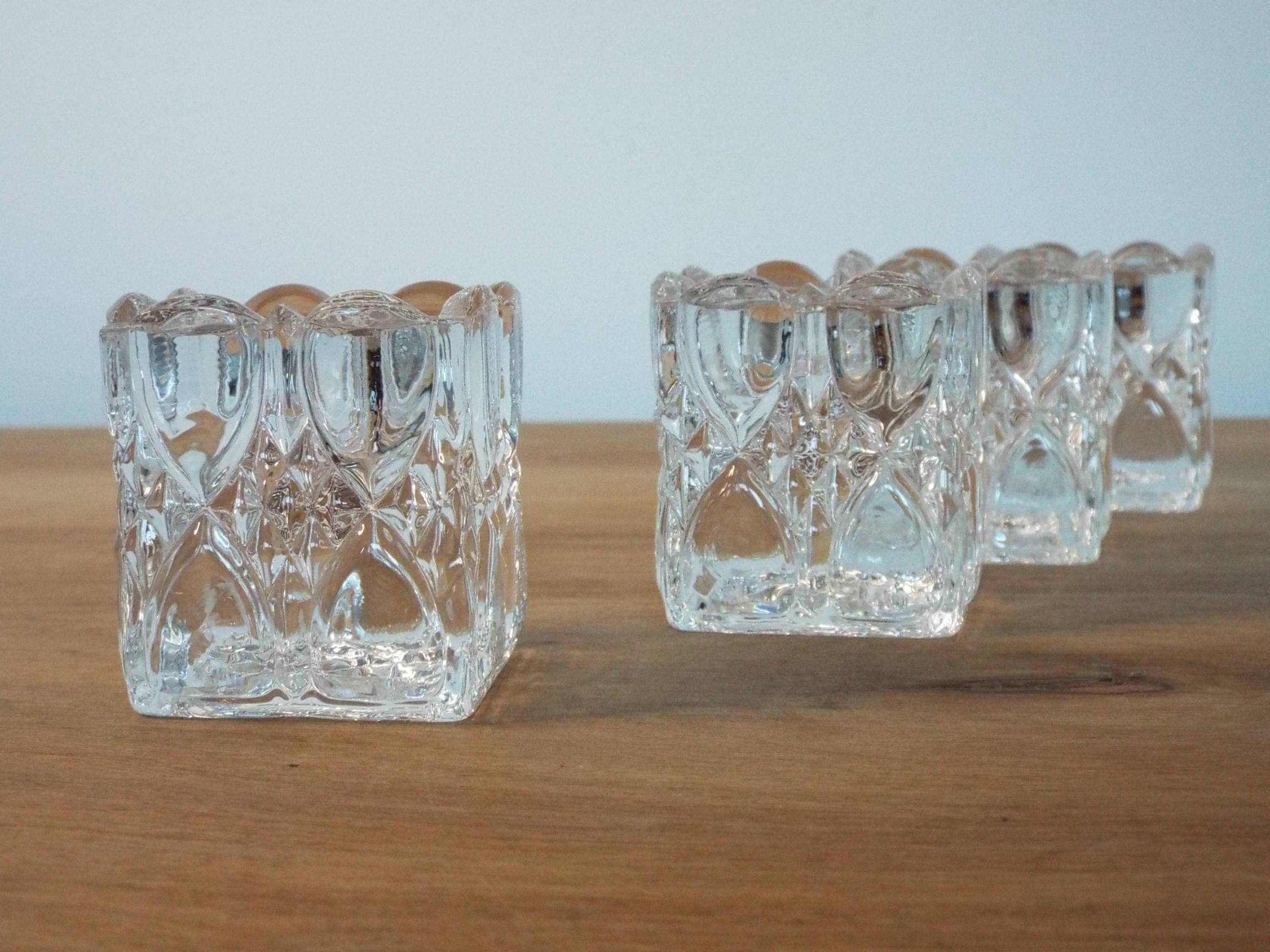 4 bougeoirs en verre ciselé