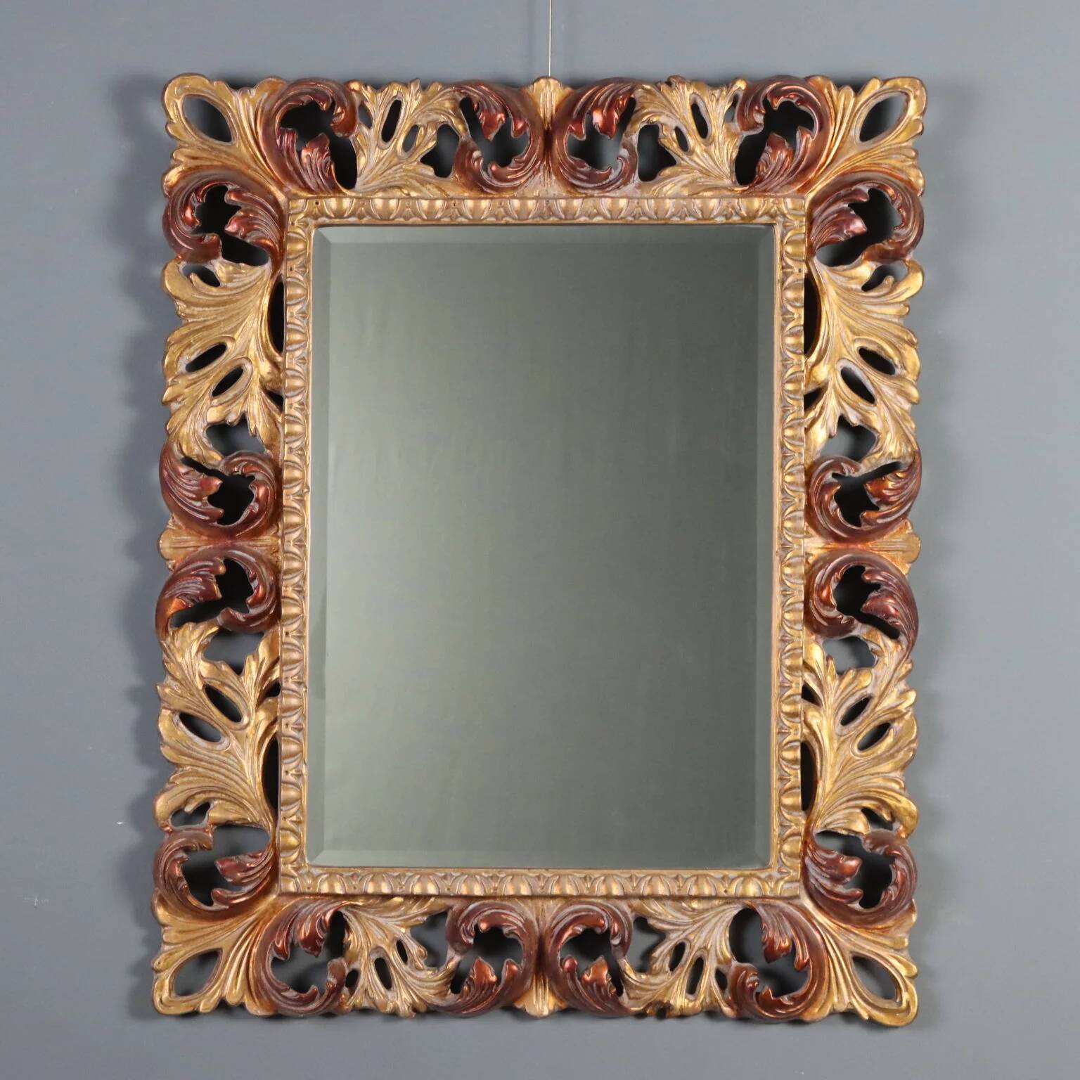 Miroir baroque en bois doré