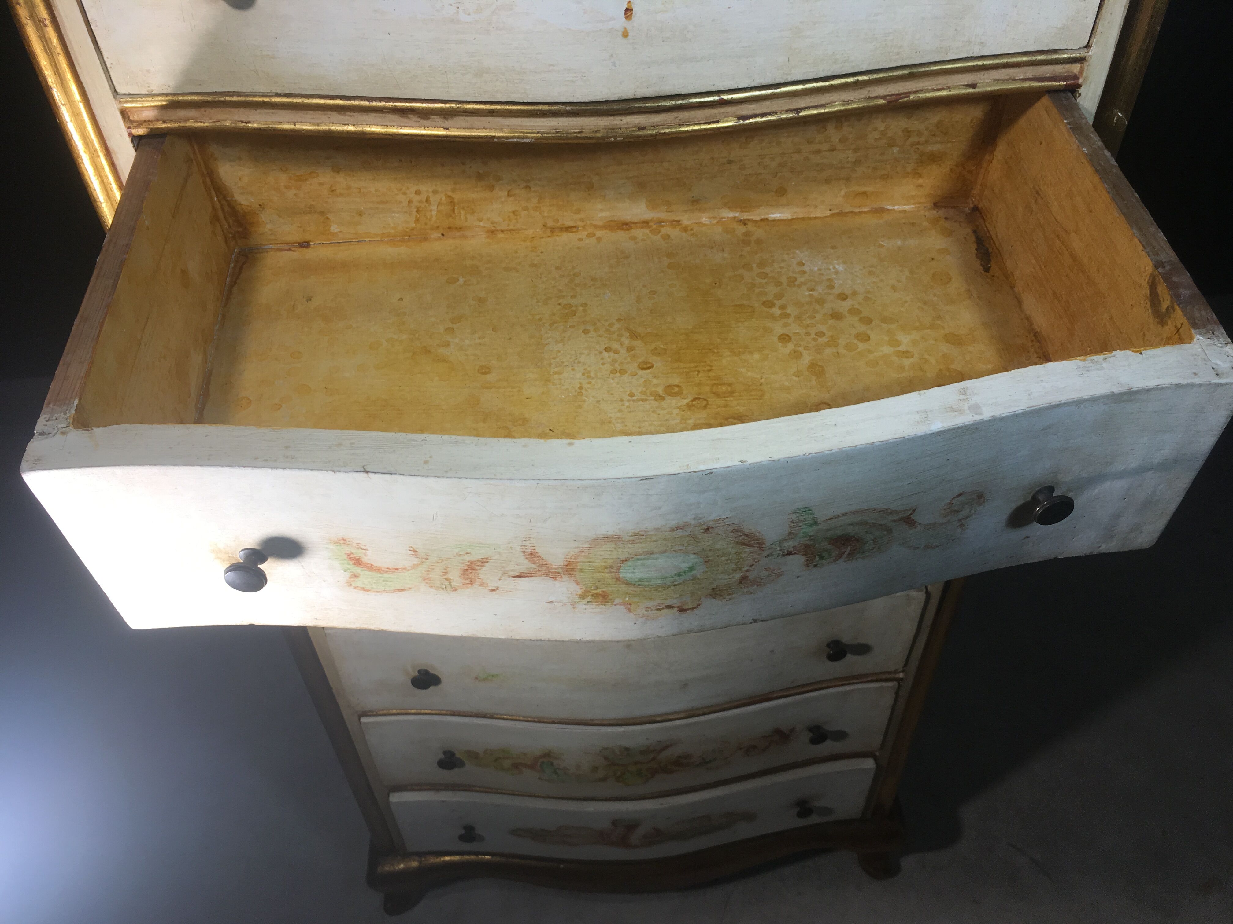 Skated dresser