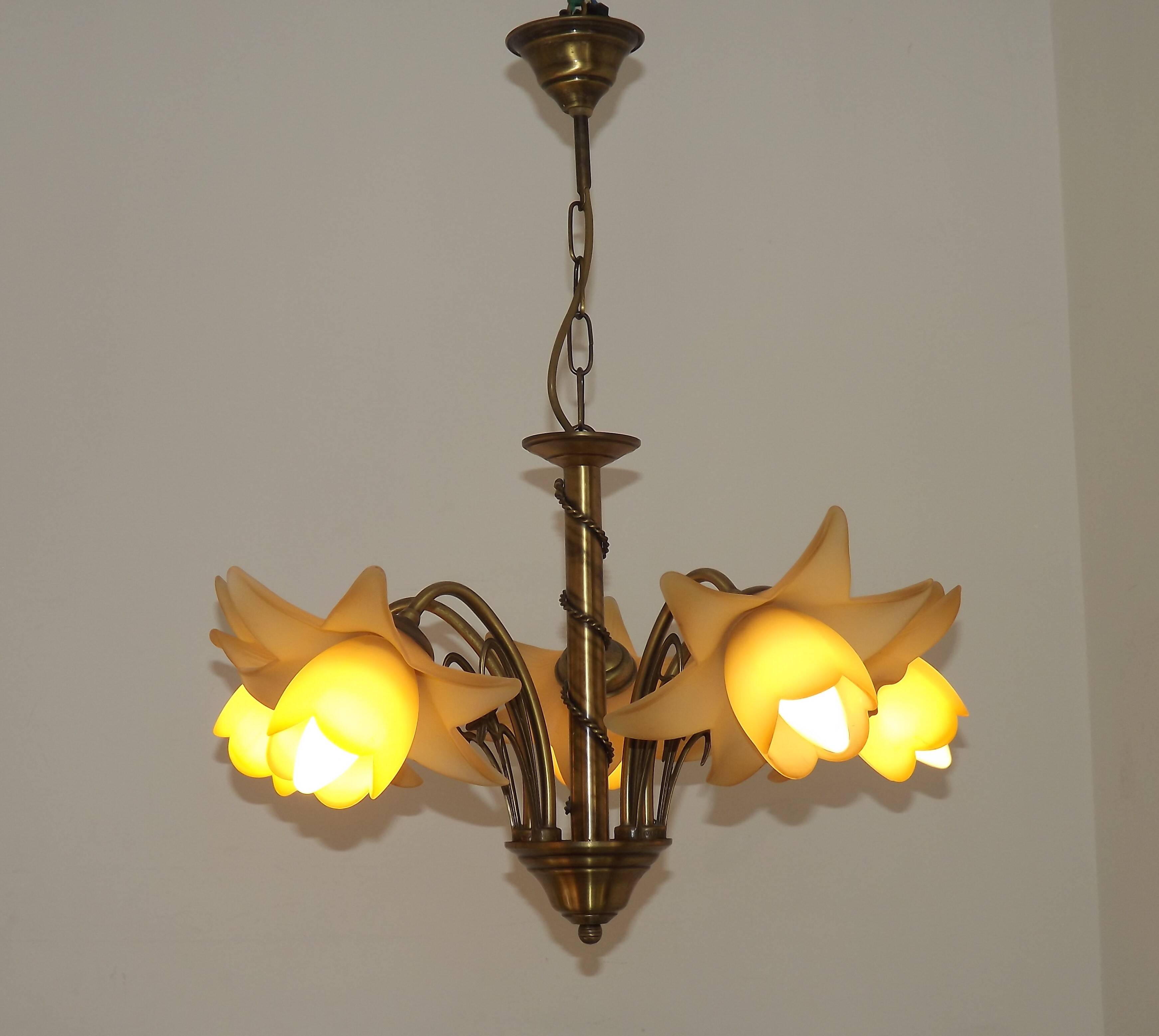 Vintage 5-light chandelier in metal with a bronze effect and flower-shaped lampshades, France.
