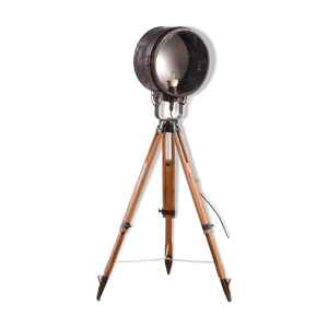 Lampadaire industriel sur trépied en bois