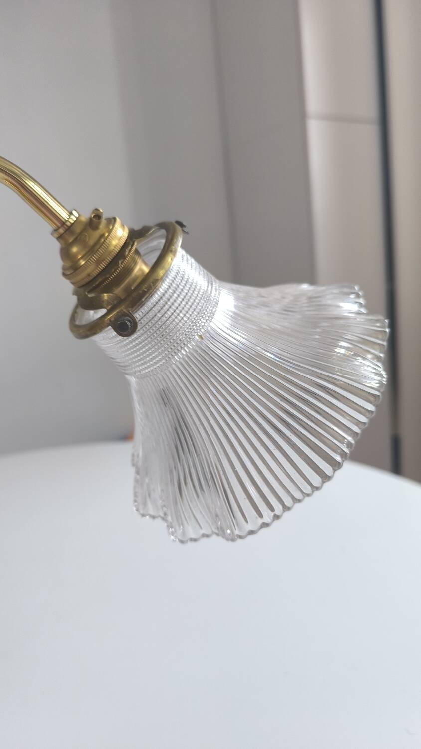 Applique en verre holophan et laiton doré