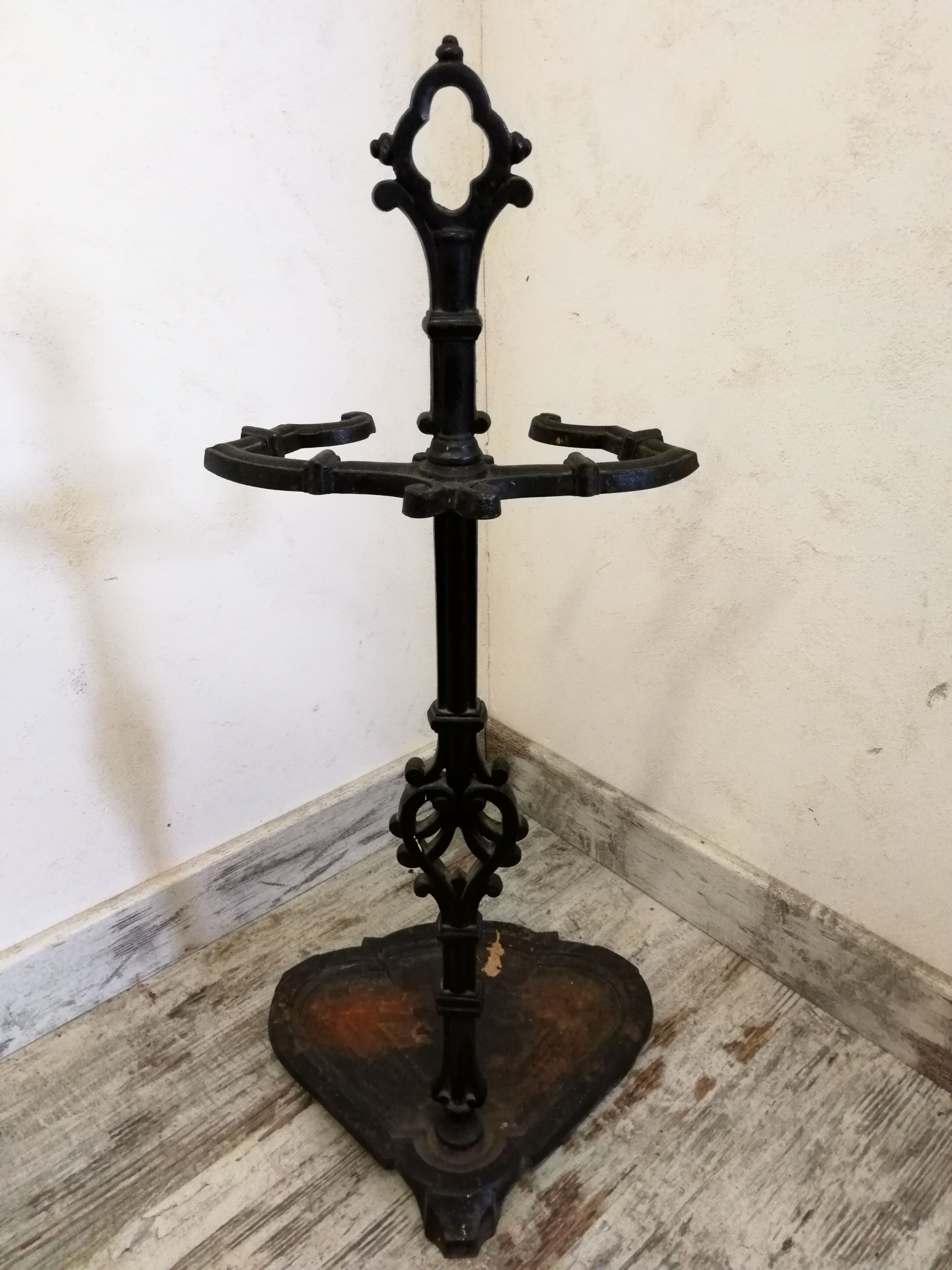 Cast iron umbrella stand