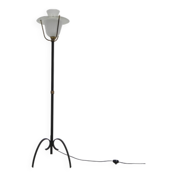 Lampe vintage sur pied avec abat-jour en verre et abat-jour en acier perforé