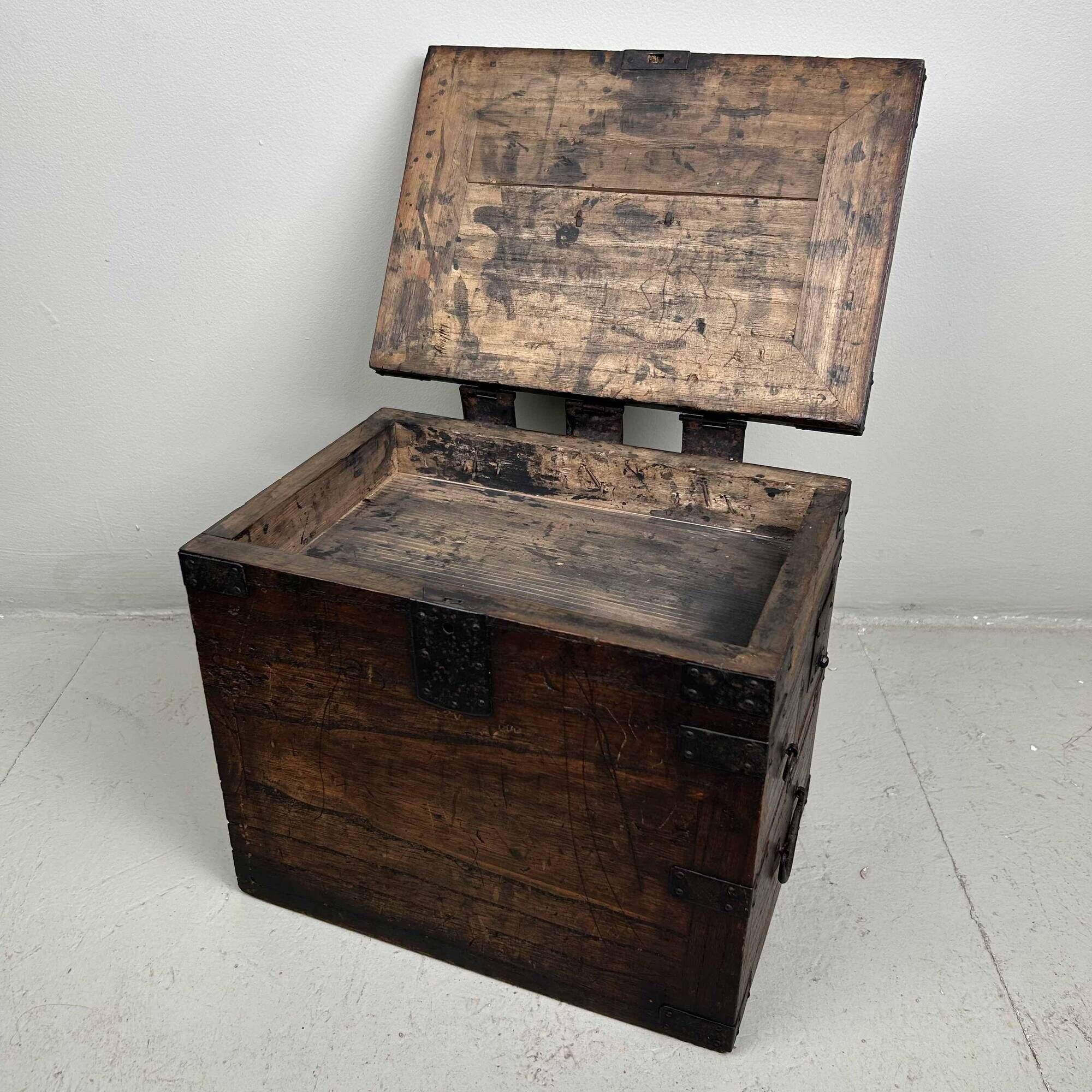 Antique Kake-suzuri (懸硯) from the Meiji period, Japan.