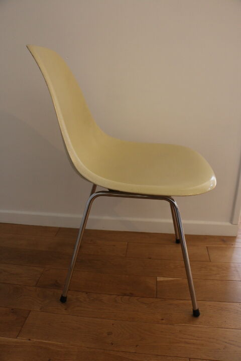 4 Herman Miller cream Eames shell chairs