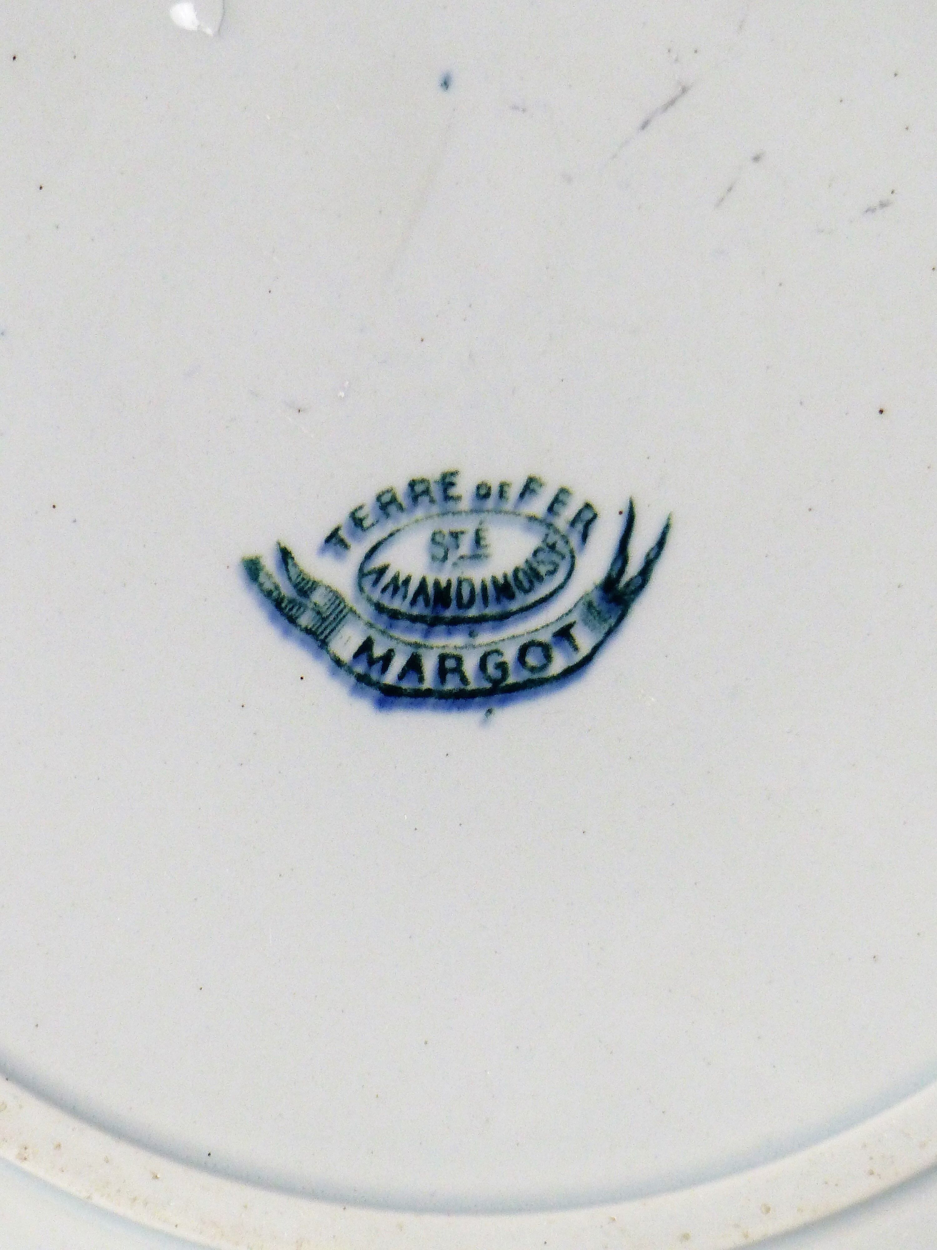 Deep service dish iron earth