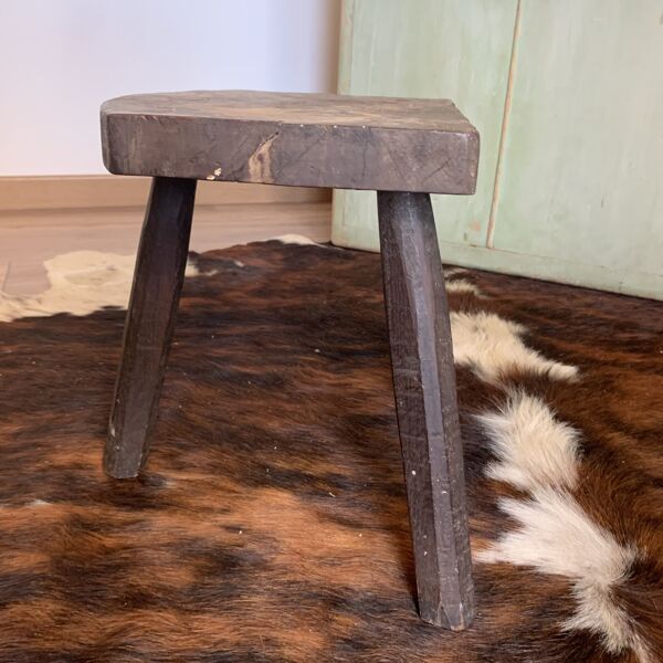 2 tabourets tripodes