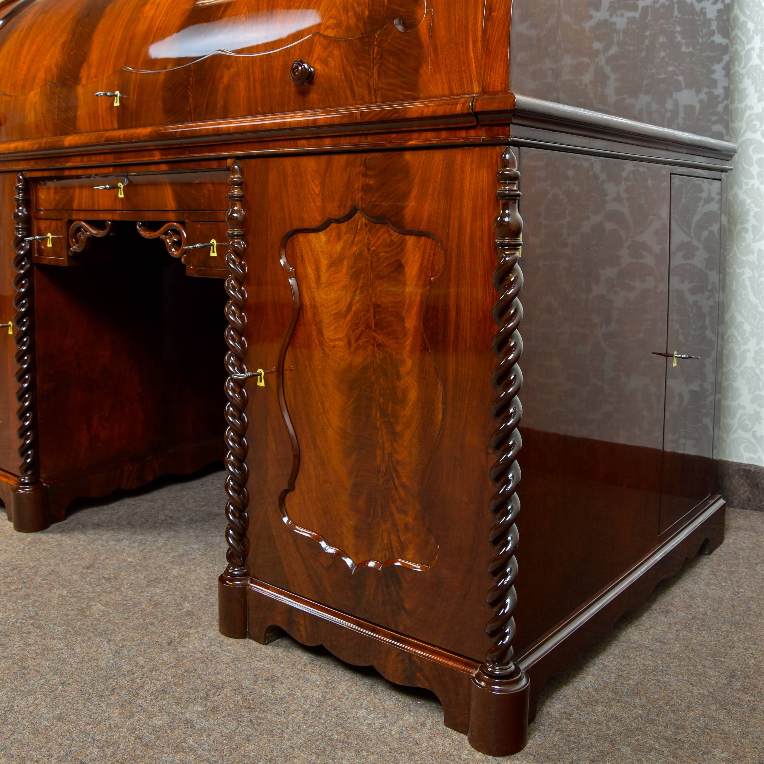 Large cylinder desk Louis-Philippe in mahogany and maple - 1840-1860