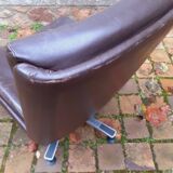 Swivel leather armchair from the 70s, Italian design.