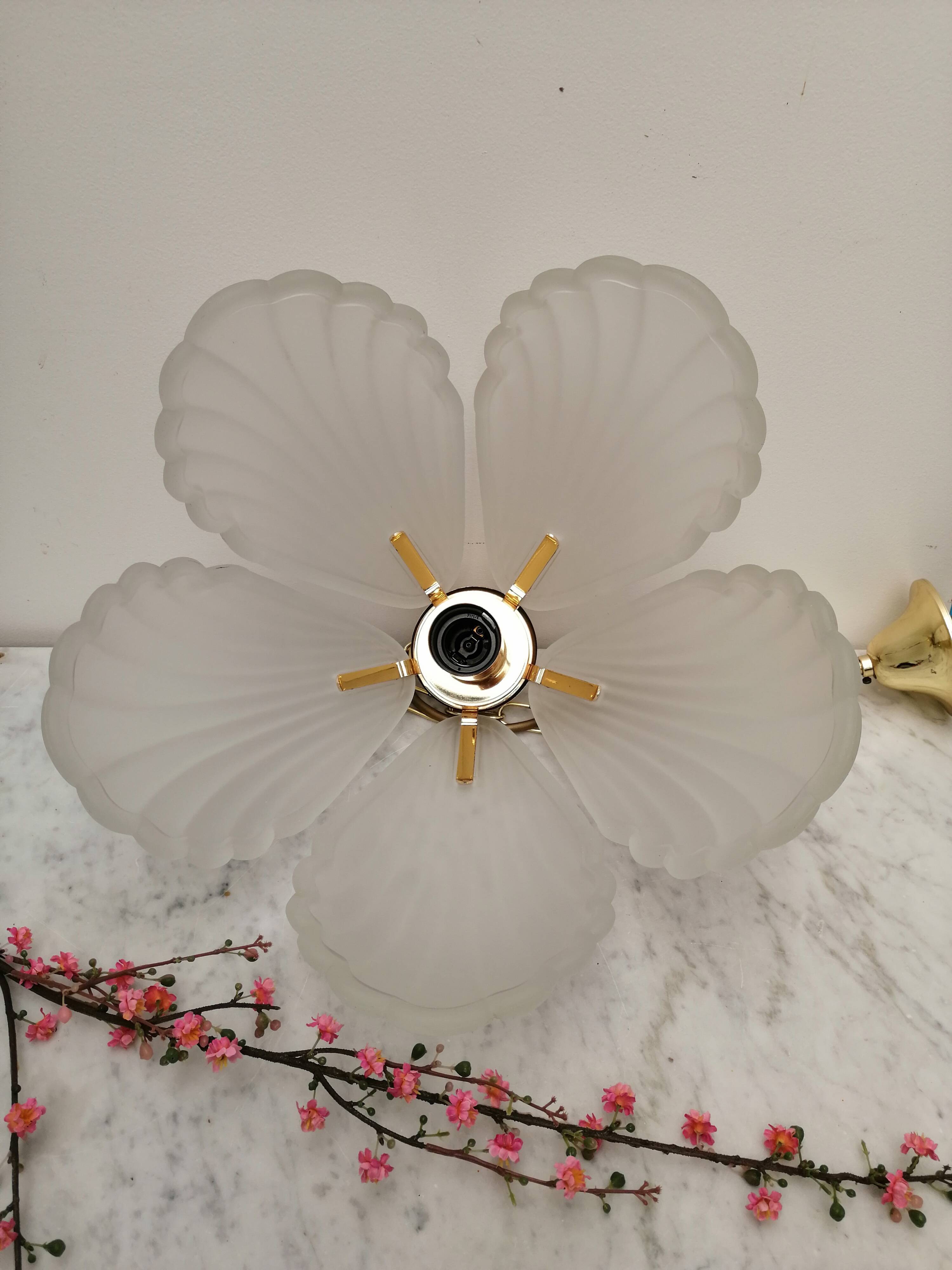 Suspension glass petals