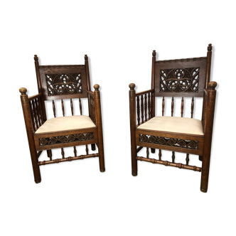 2 fauteuils style gotique anciens