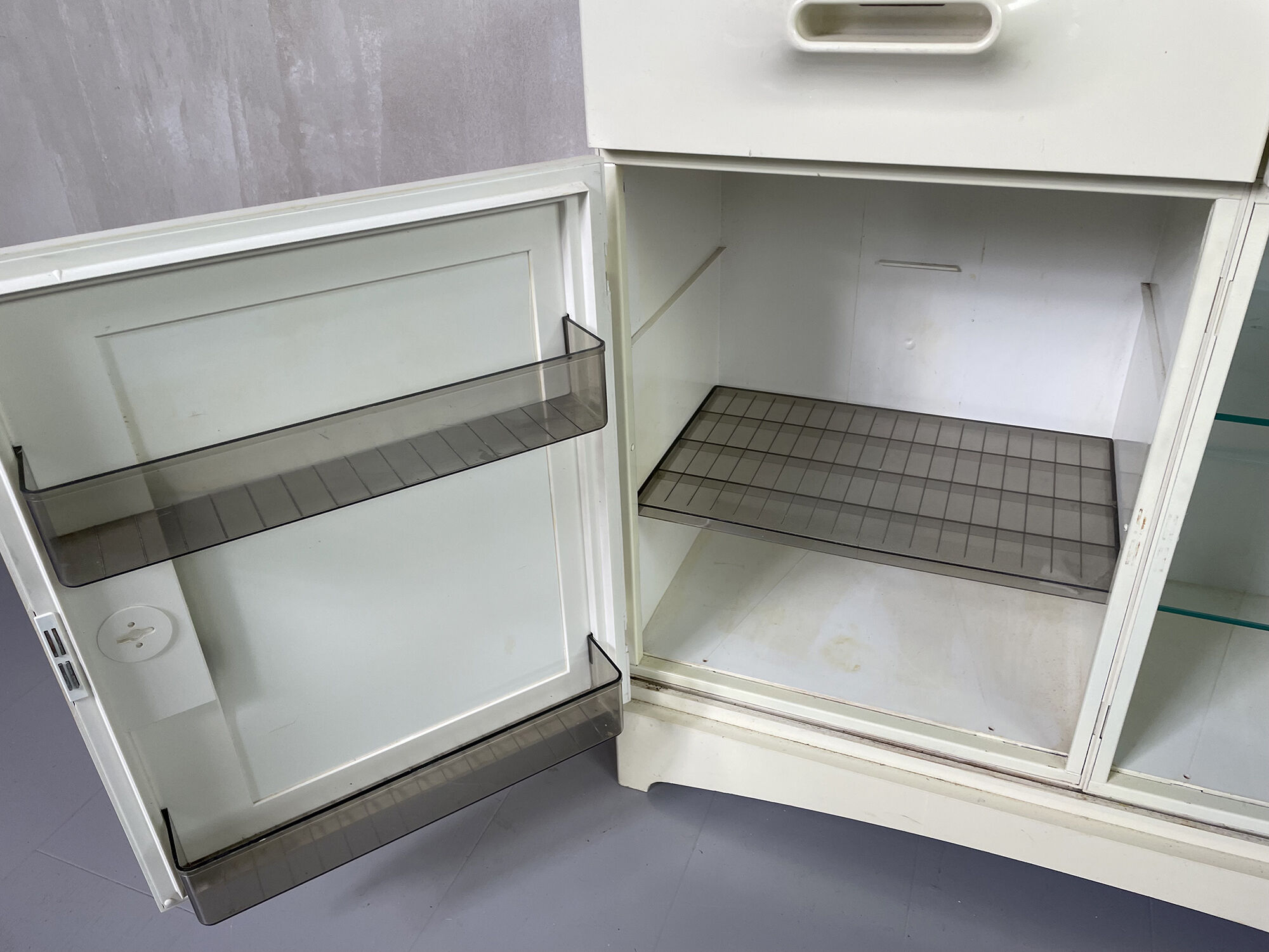 Kitchen buffet distributed by Prisunic, 1970