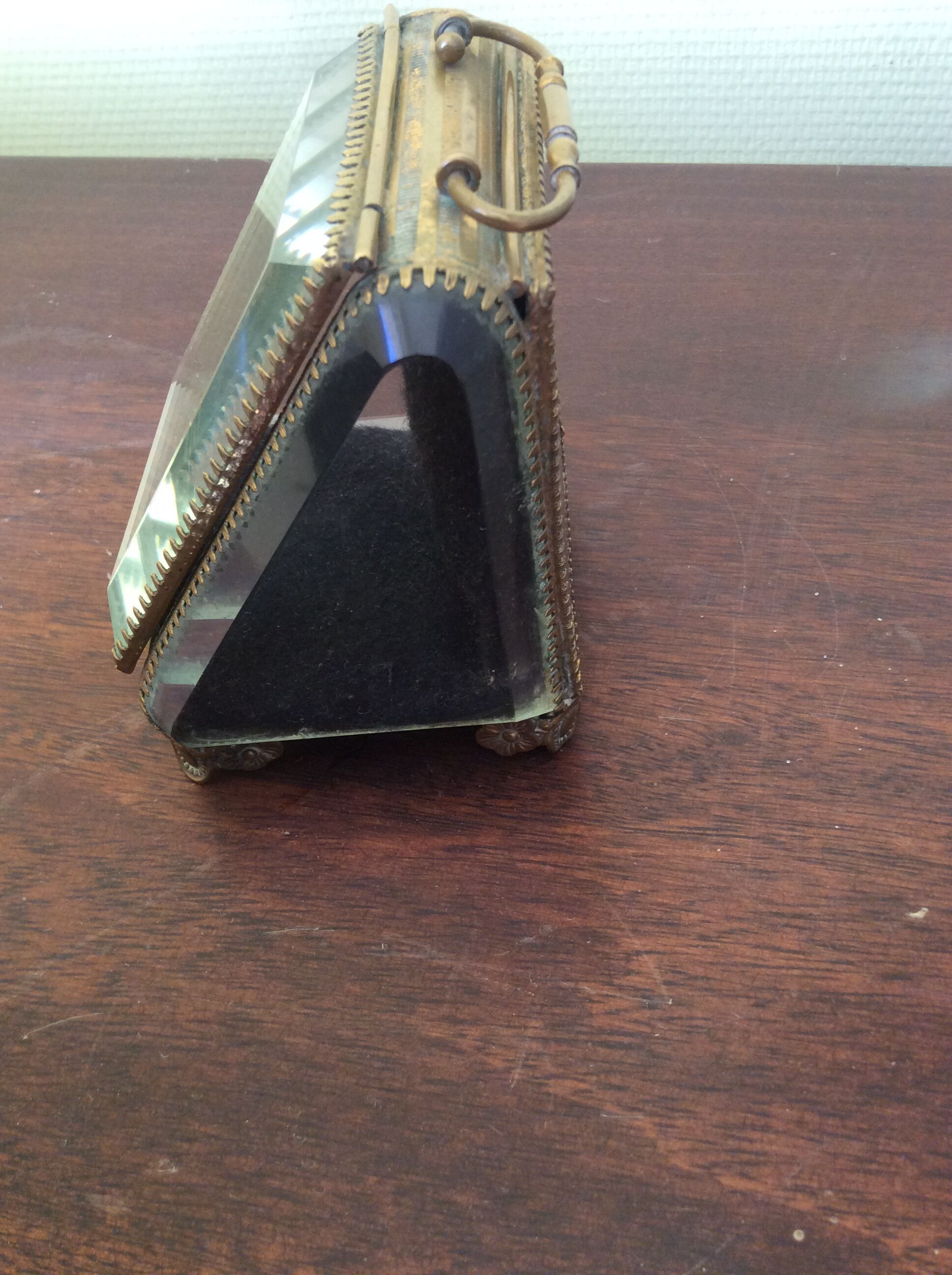 Small showcase for jewelry