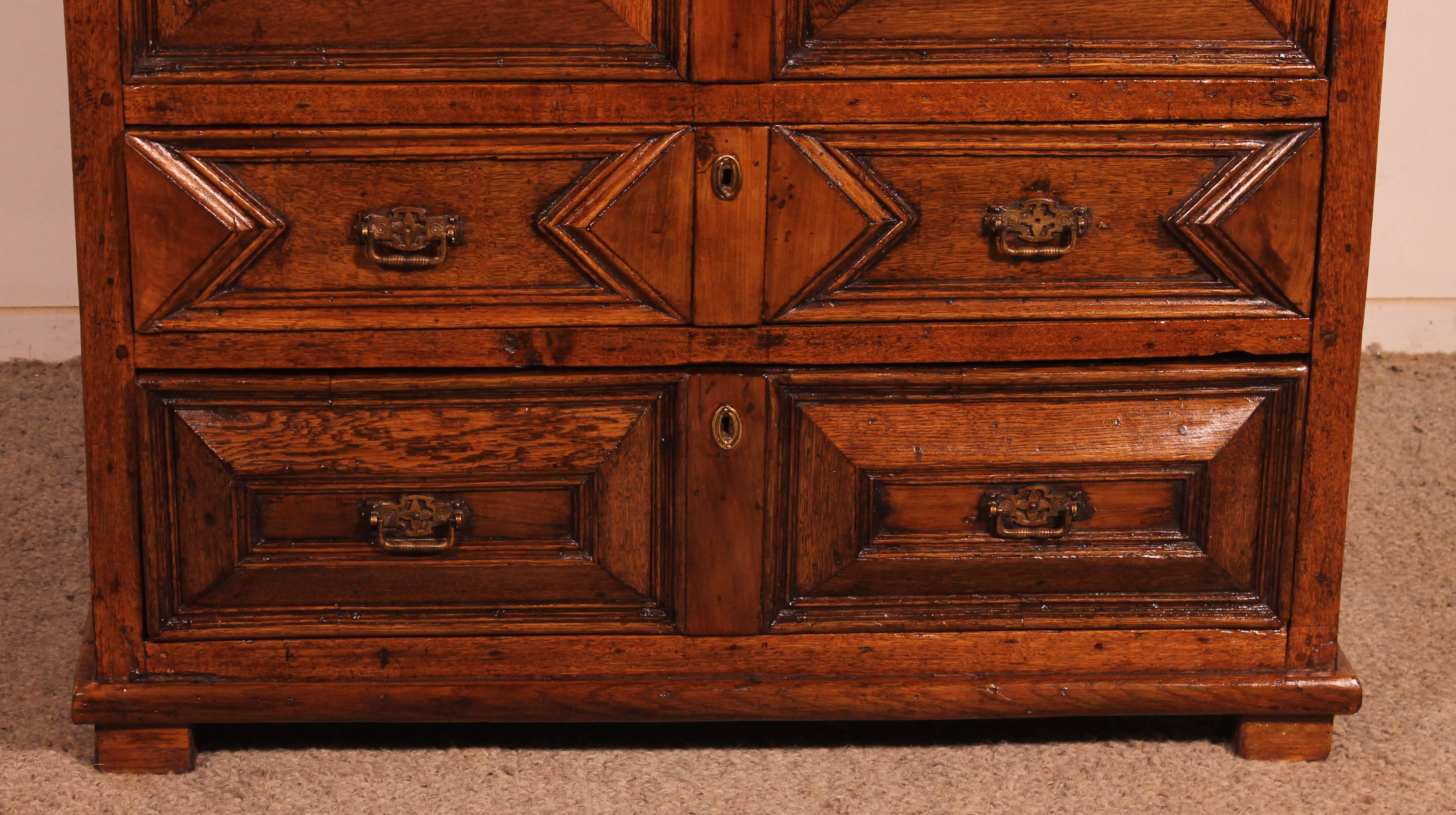 17th Century Jacobean Chest of Drawers in Oak and Walnut