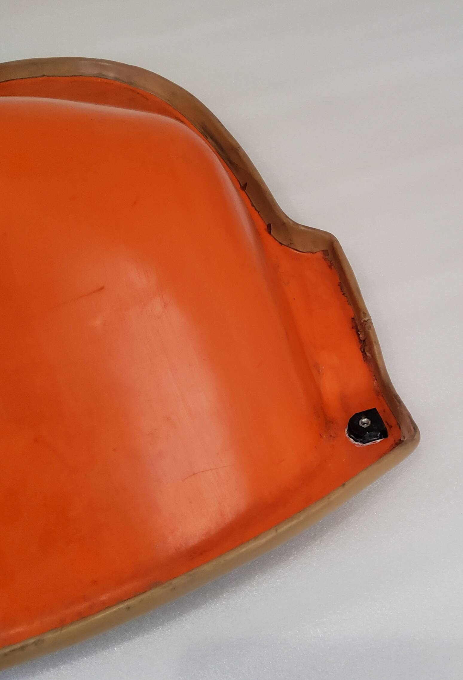 "Pussycat" chair design by Kwok Hoi Chan in leather