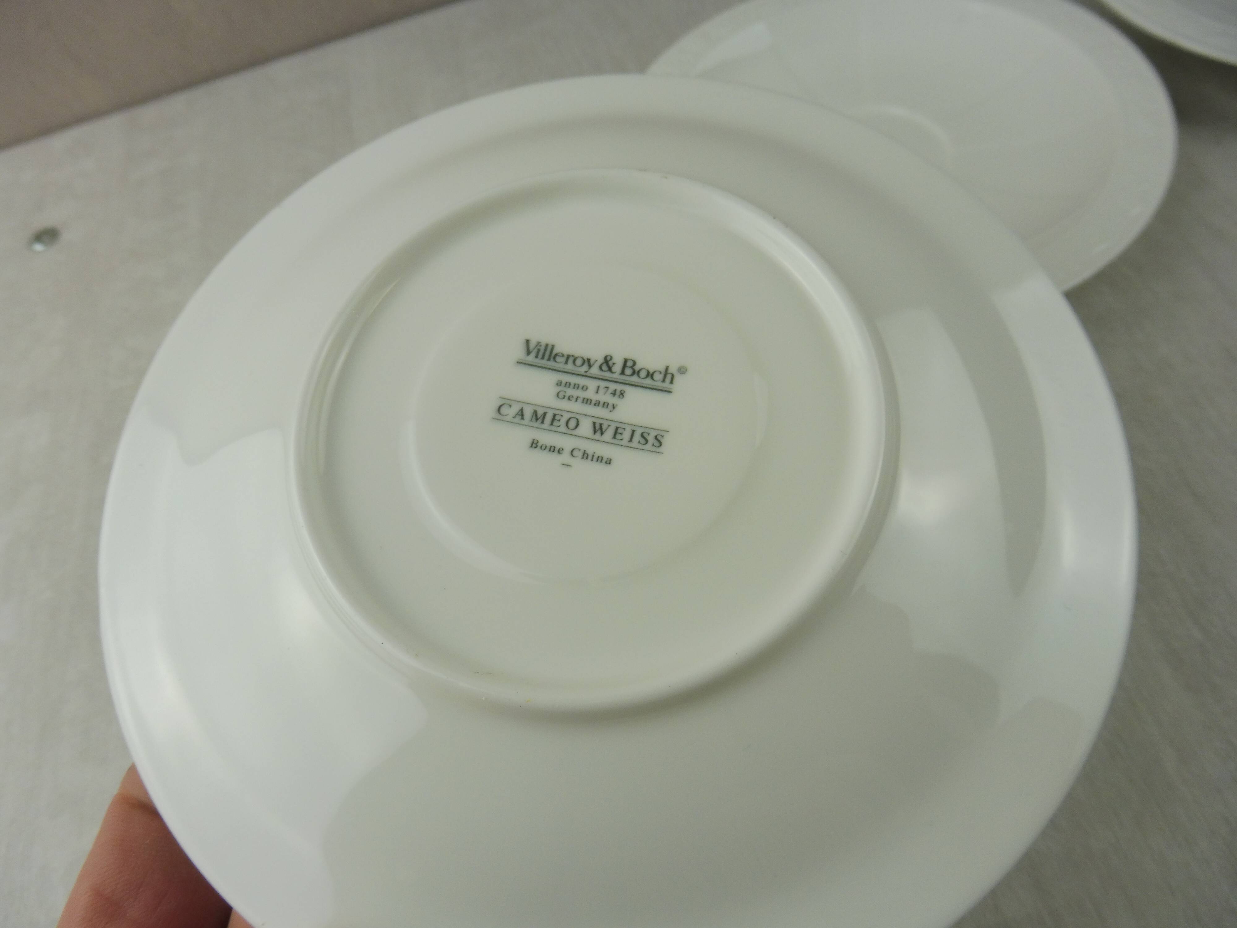 Lot of 4 sub cups, cameo Weiss décor, from Villeroy - Boch V-B