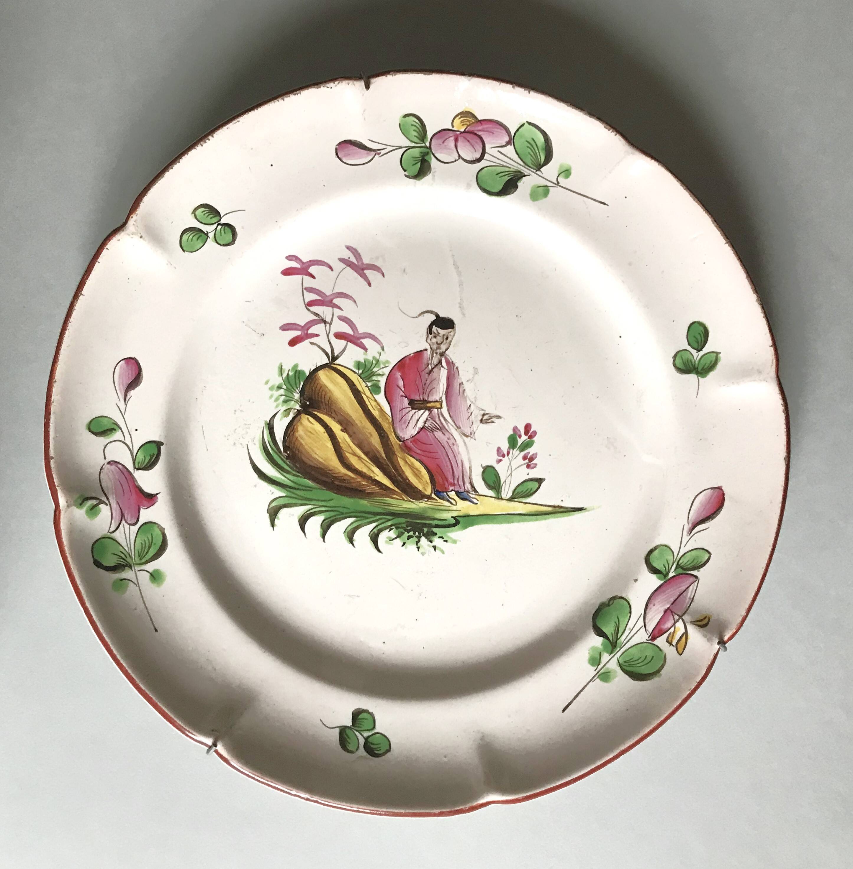 Old earthenware dish with Chinese decoration, 19th century
