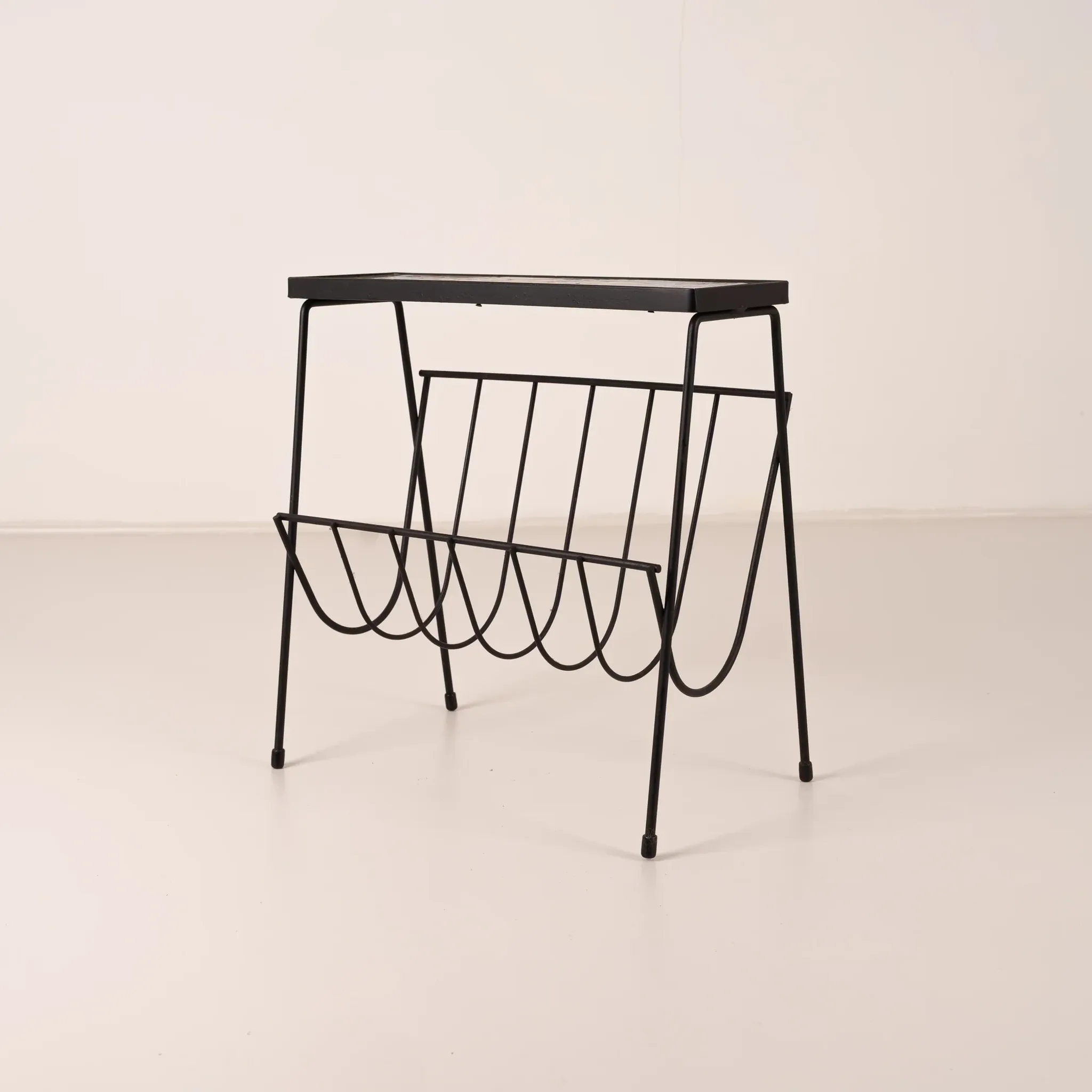 Ceramic tile magazine rack by Belarti