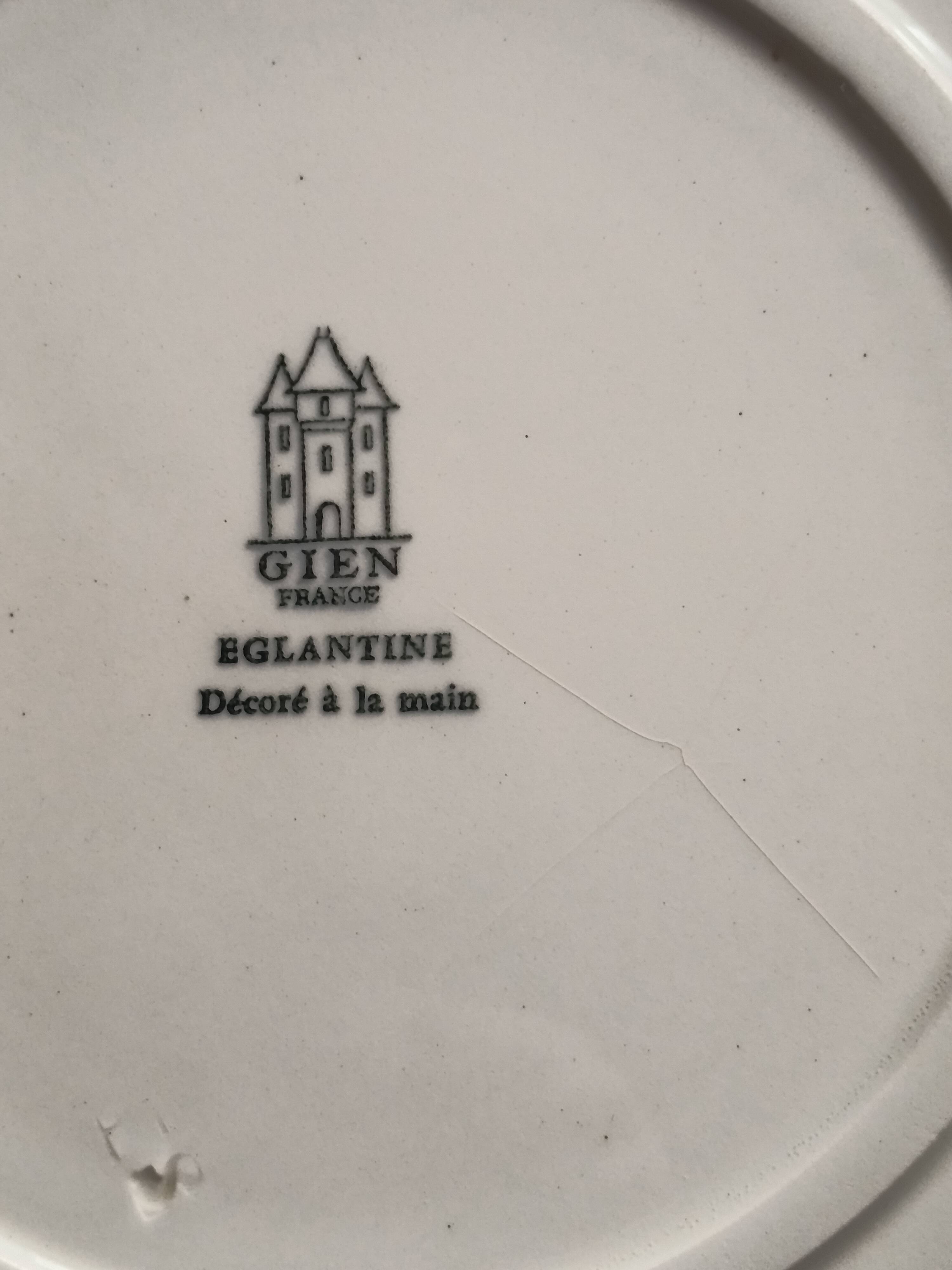 Shallow presentation dish porcelain from Gien