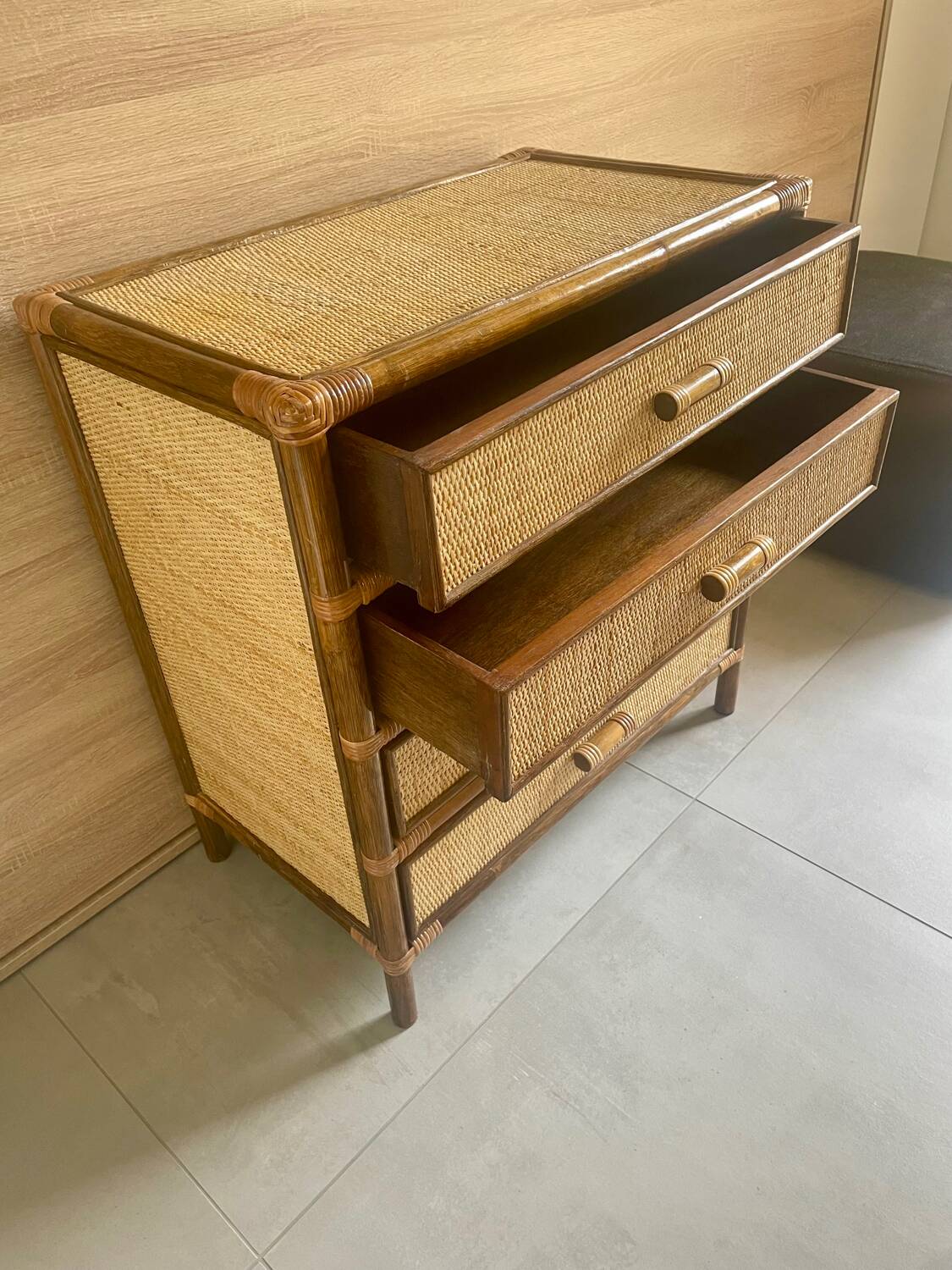 Vintage 4-drawer chest of drawers from 1970, rattan and bamboo, excellent condition.