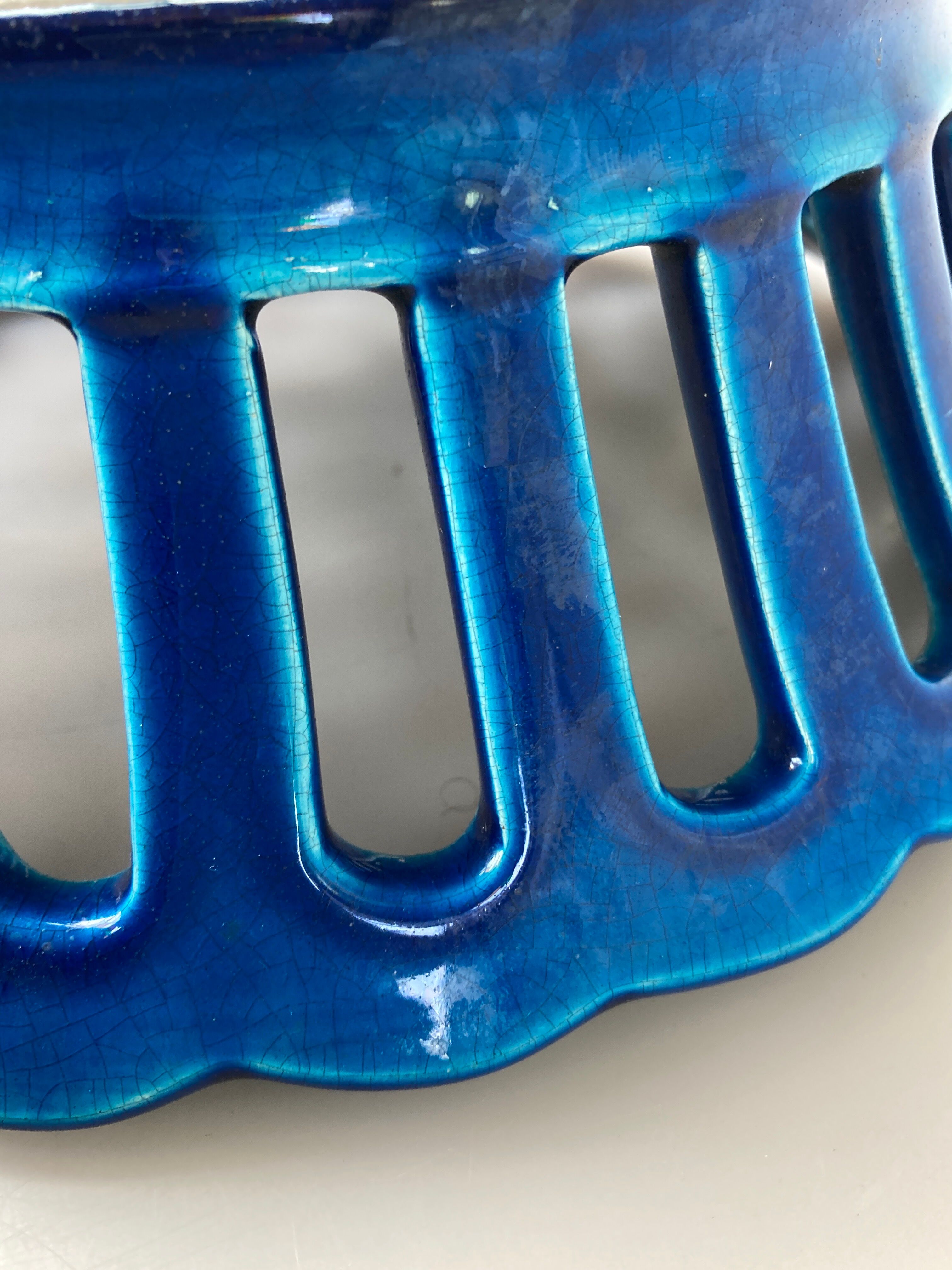 Openwork ceramic fruit basket - vintage blue cut