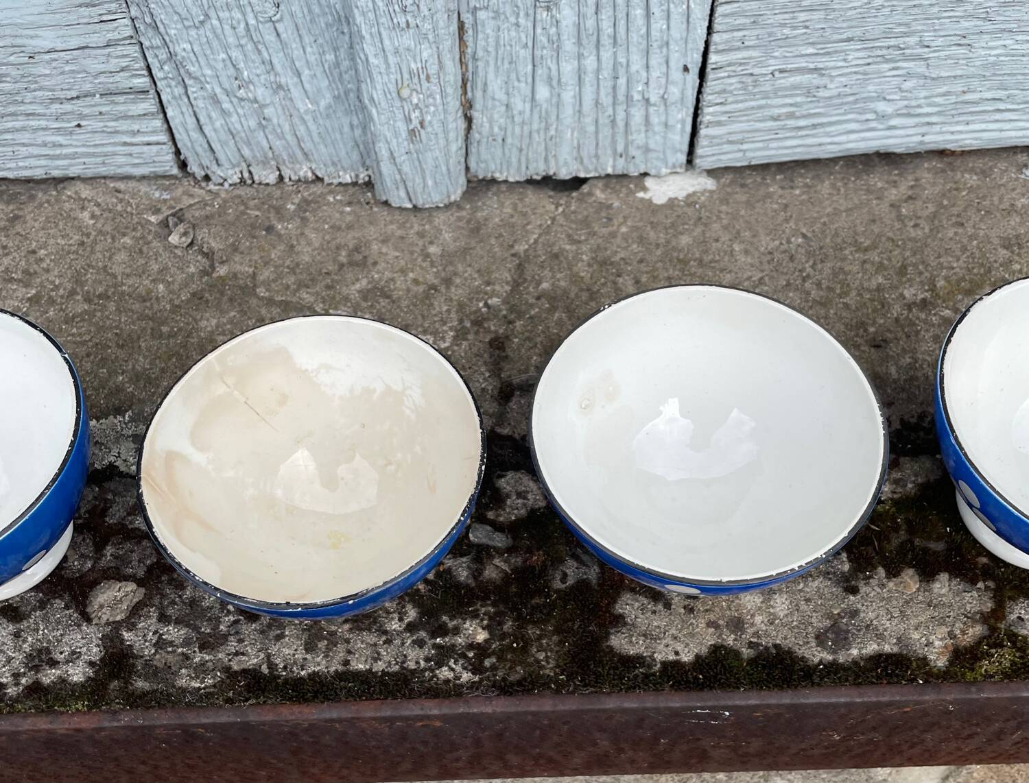 7 mini coffee bowls with blue polka dot decoration