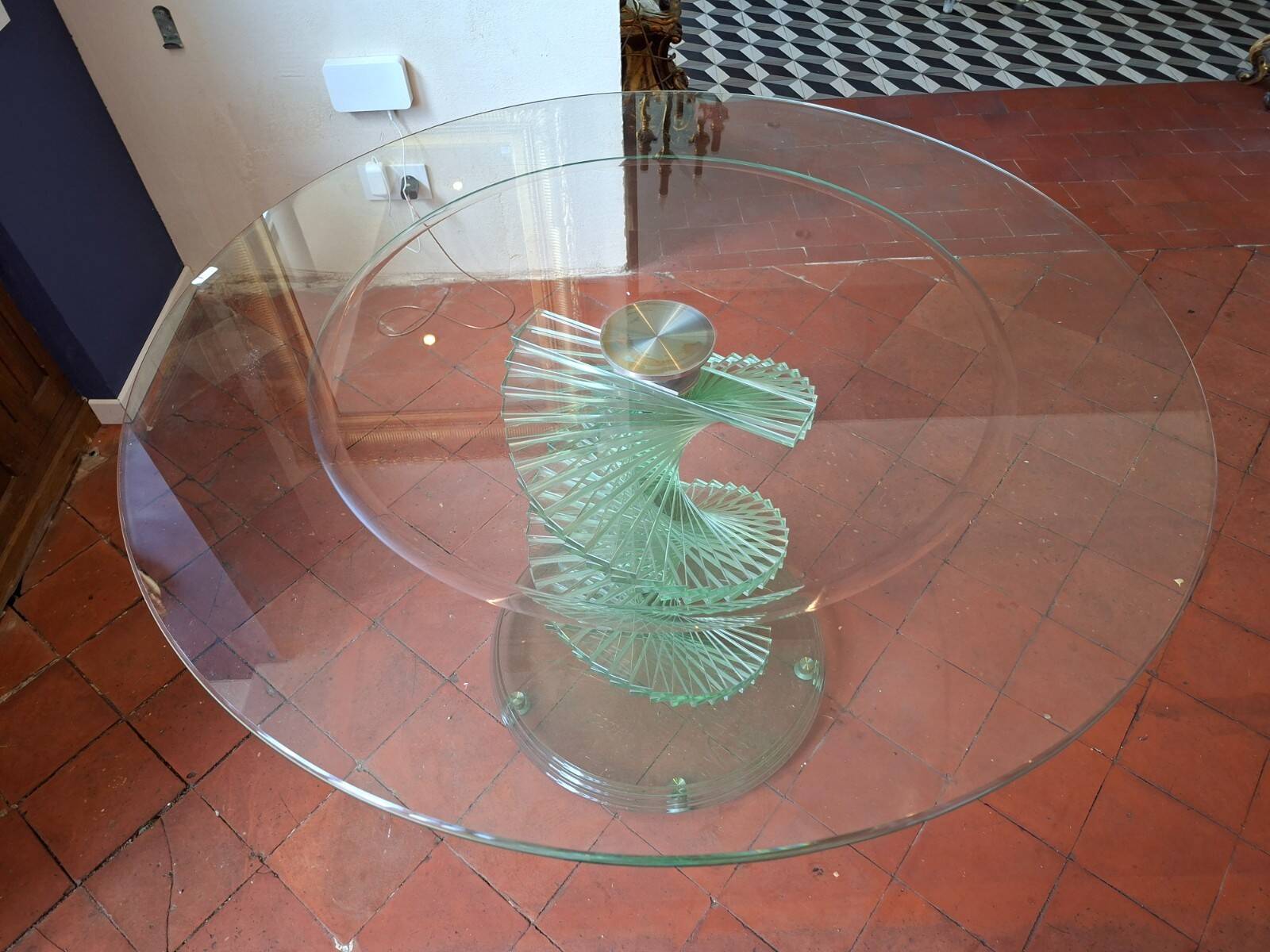 Table en verre « Helix Spiral Swivel »  d'aprés Danny Lane