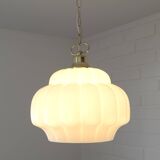 Suspension vintage en verre opalin blanc / Éclairage éclectique années 1970